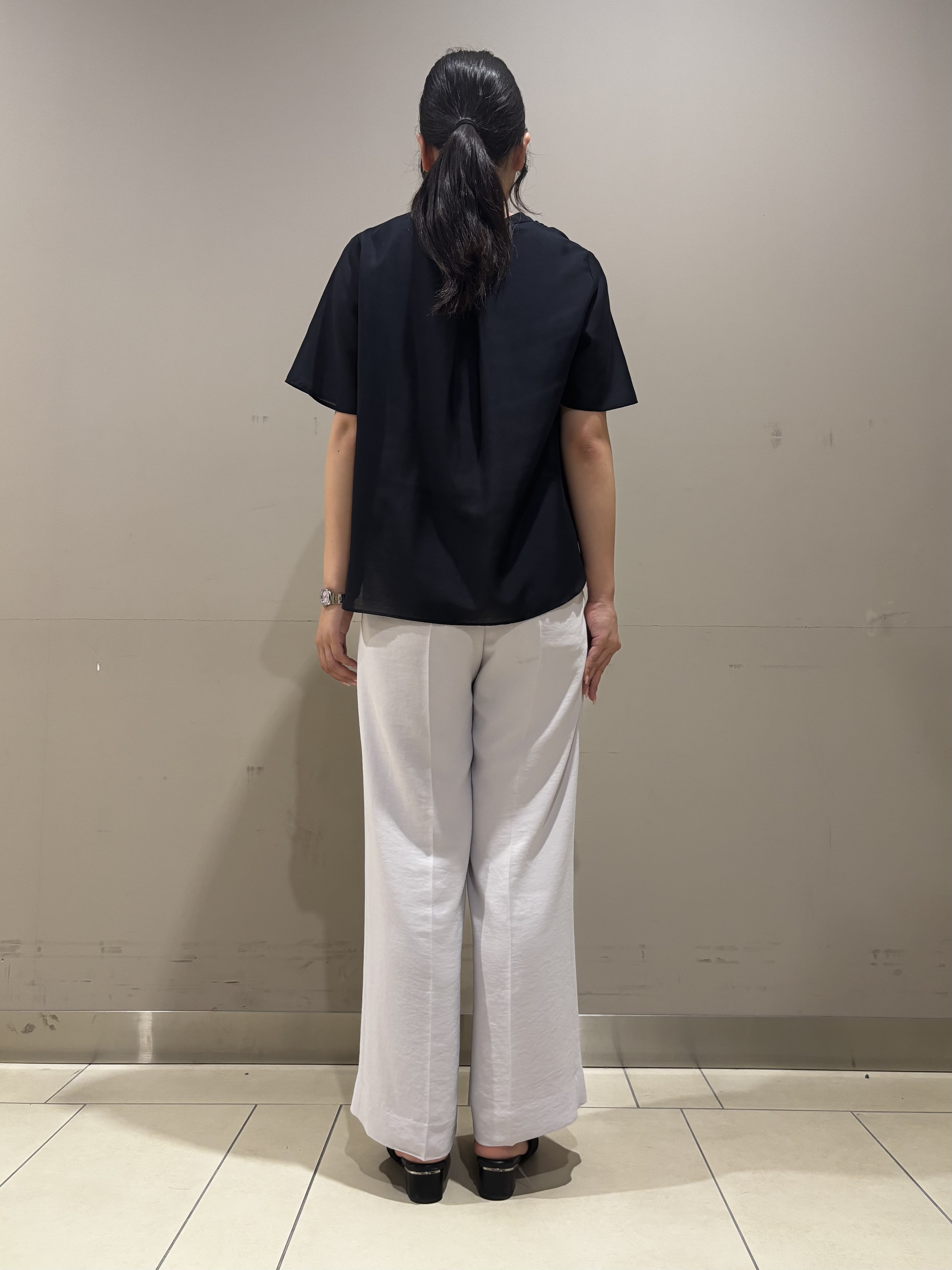 Misakiさんの「INDIVI｜【接触冷感/洗える】シアーシャンブレーピンタックブラウス」を使ったコーディネート