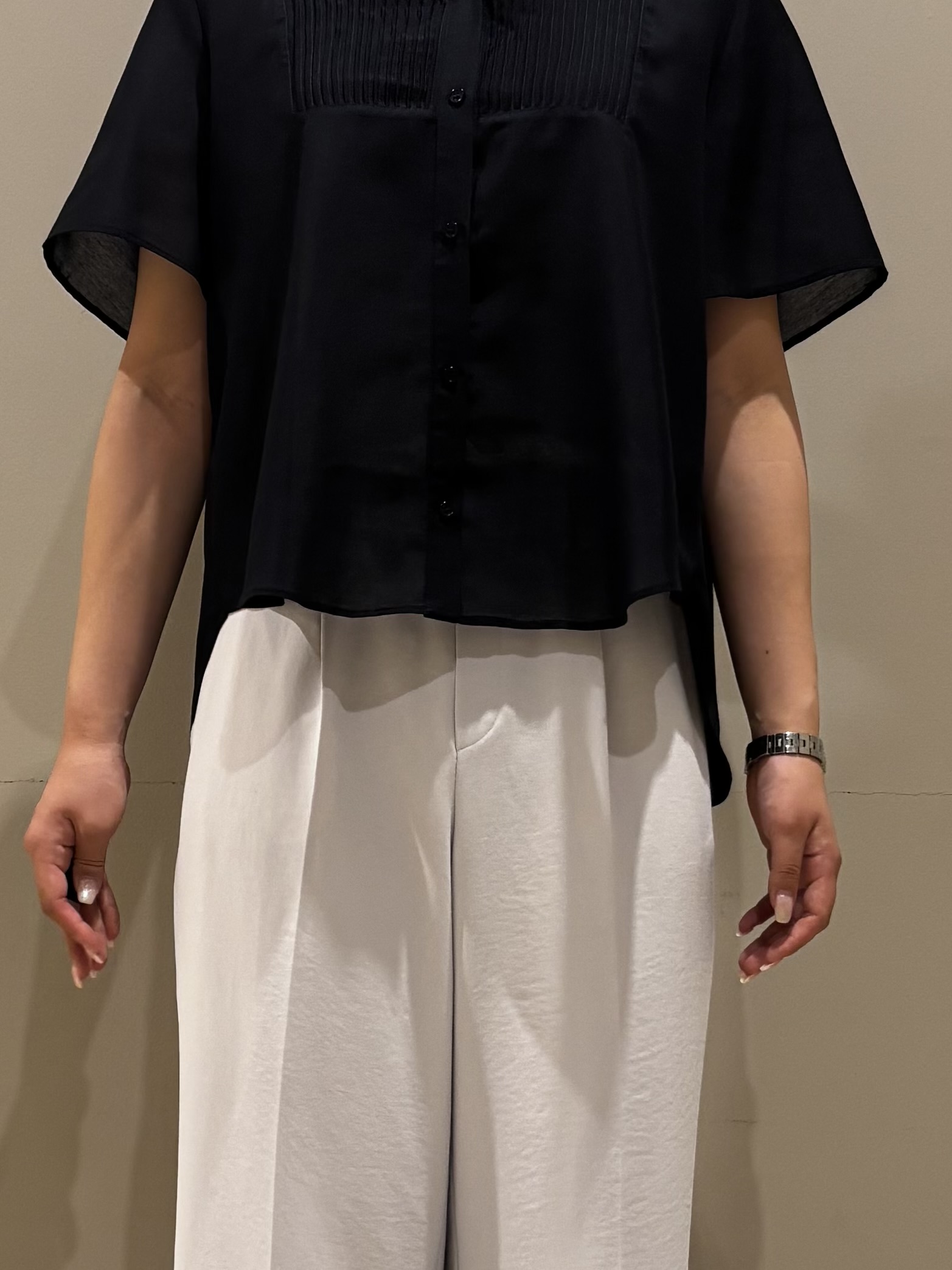Misakiさんの「INDIVI｜【接触冷感/洗える】シアーシャンブレーピンタックブラウス」を使ったコーディネート