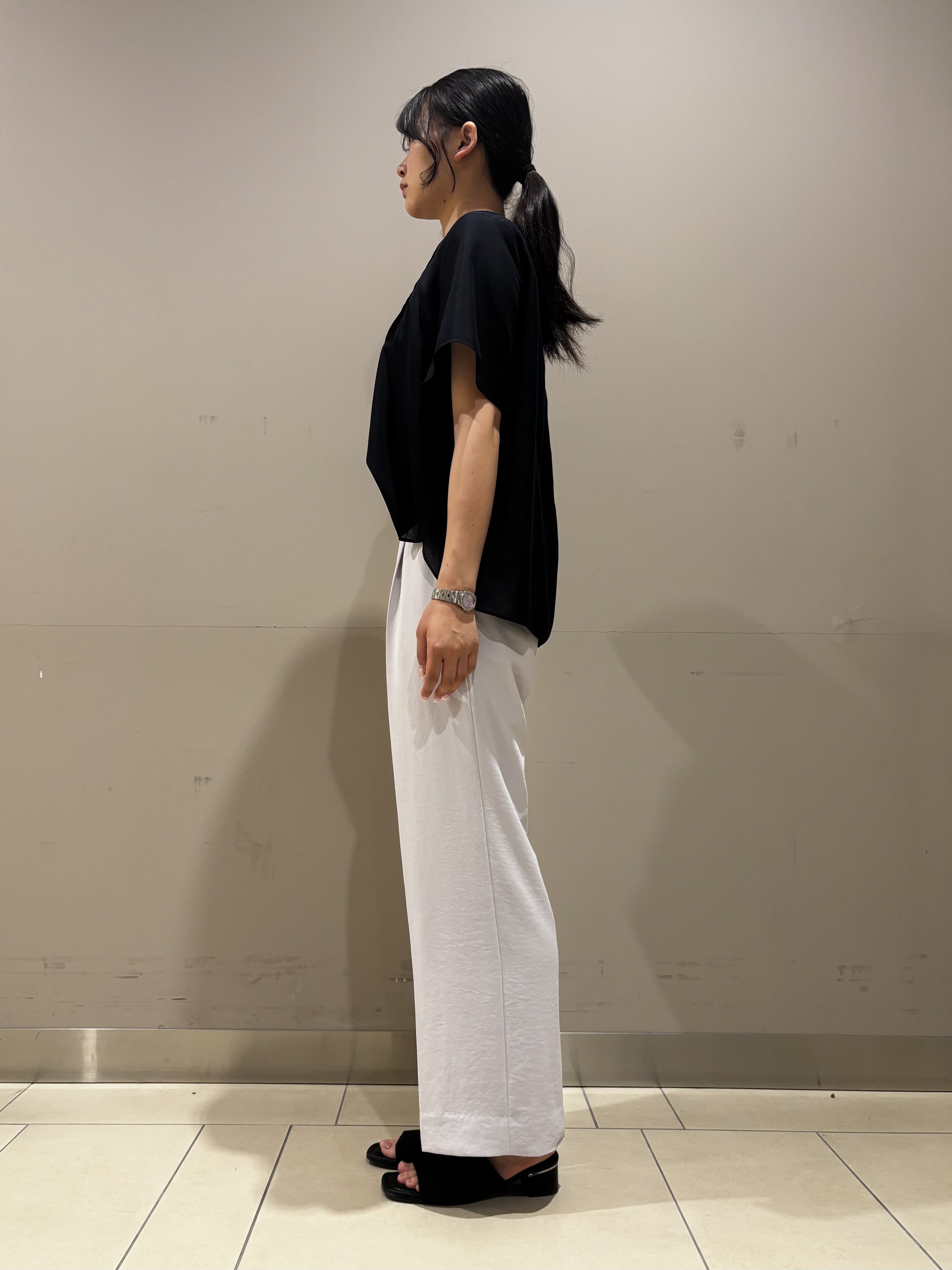 Misakiさんの「INDIVI｜【接触冷感/洗える】シアーシャンブレーピンタックブラウス」を使ったコーディネート