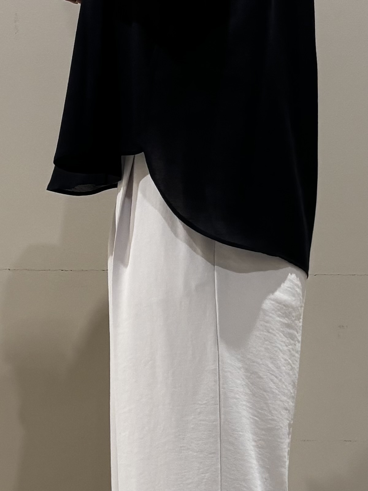 Misakiさんの「INDIVI｜【接触冷感/洗える】シアーシャンブレーピンタックブラウス」を使ったコーディネート