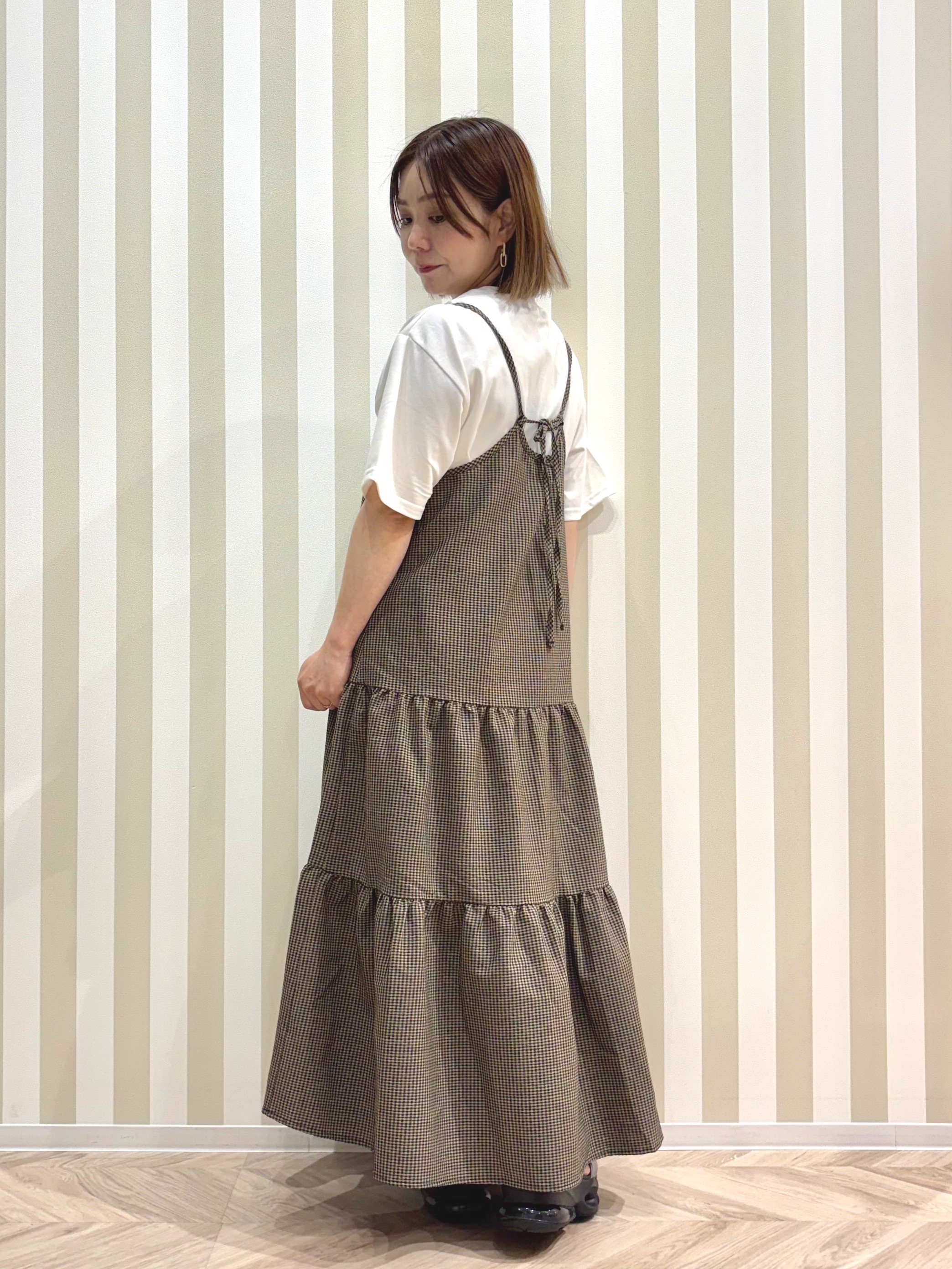 ナギさんの「SHOO･LA･RUE｜【S-LL/洗濯機可】ほんのり甘いチェック柄 ティアードキャミワンピース」を使ったコーディネート