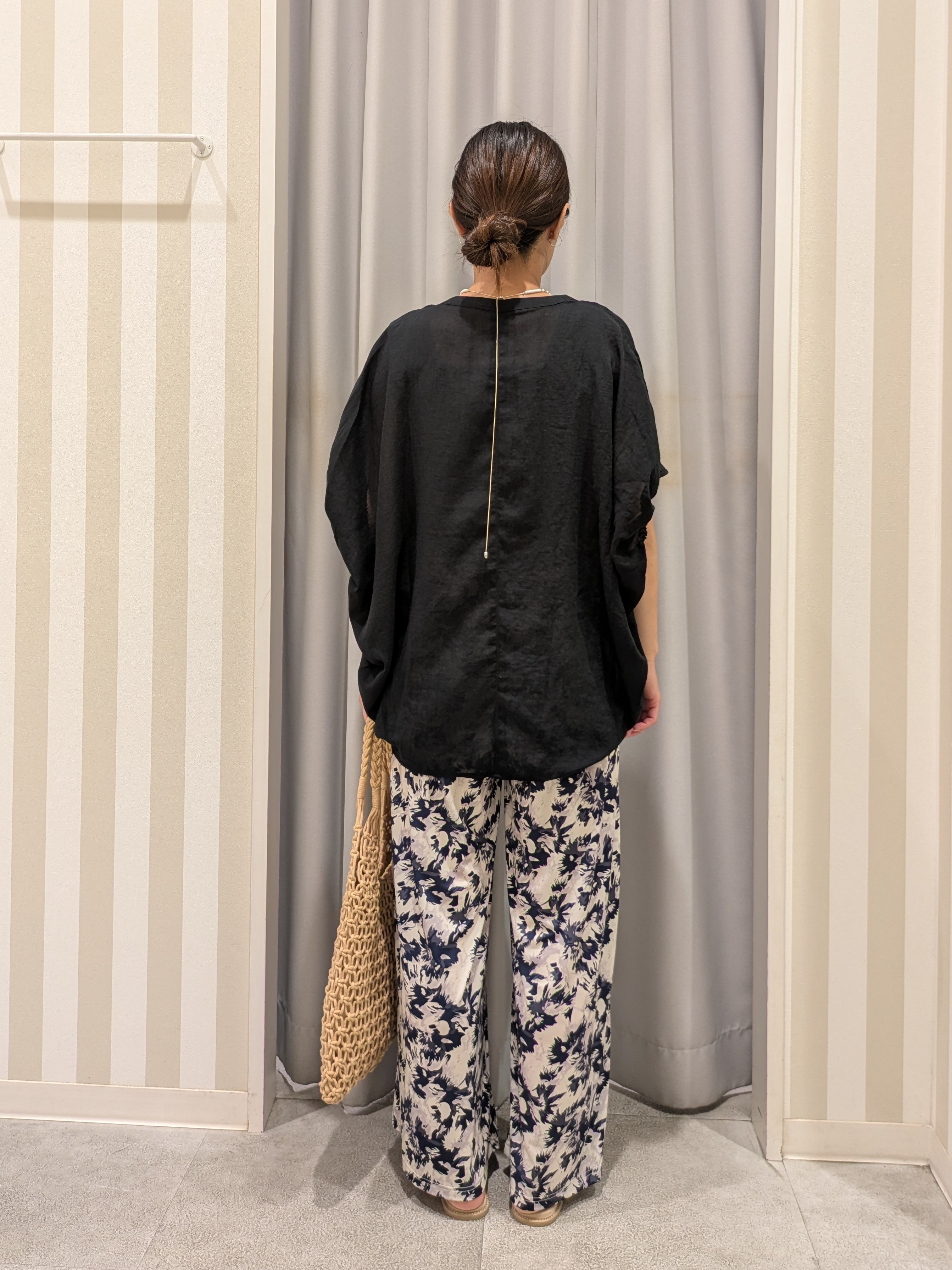 𝐂𝐡𝐢𝐢 &hearts;(ちー)さんの「SHOO･LA･RUE｜【体型カバー】バルーン風ゆるシャツブラウス」を使ったコーディネート