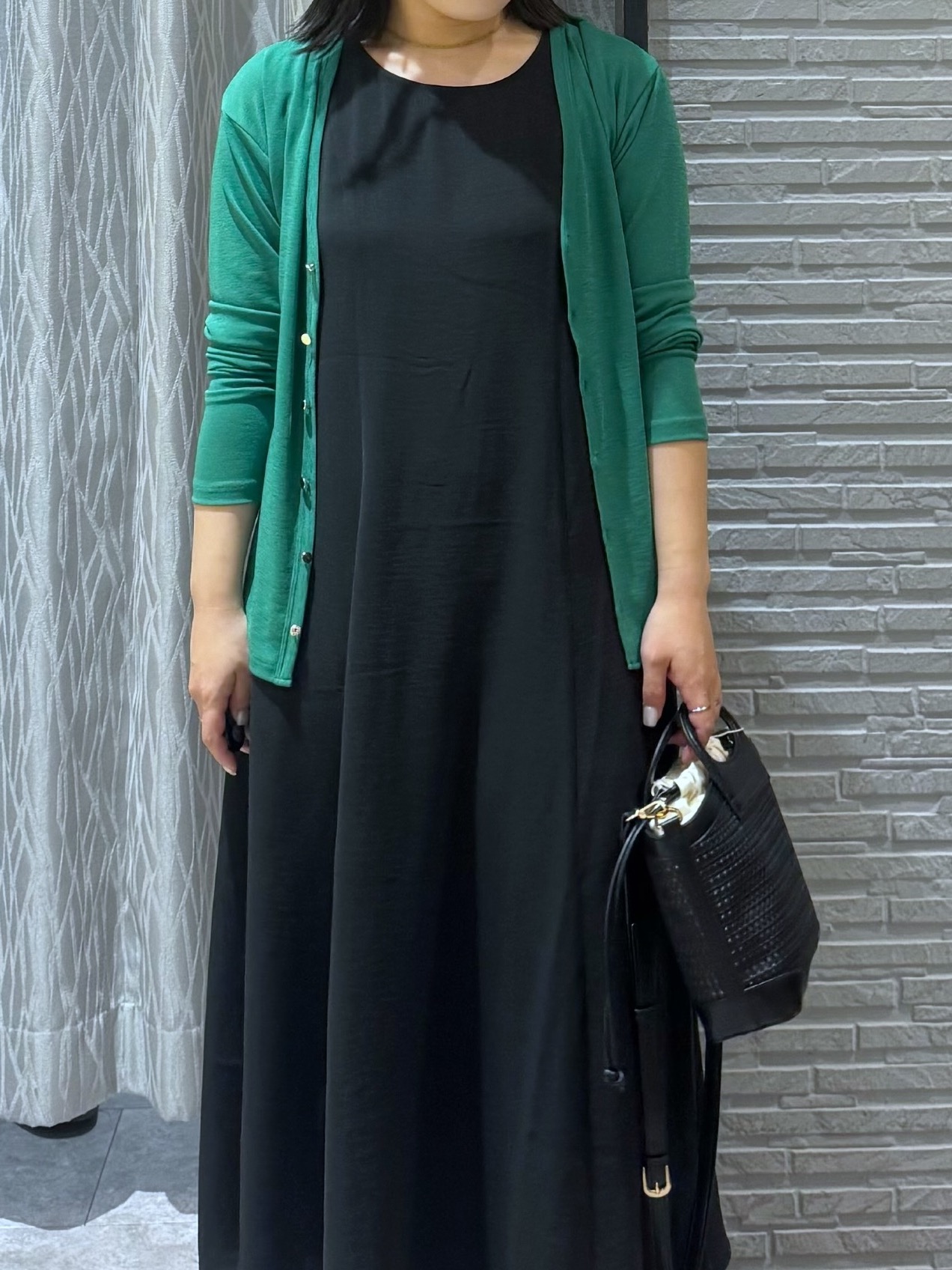 chさんの「THE SHOP TK｜シアーフライスVカーデ」を使ったコーディネート