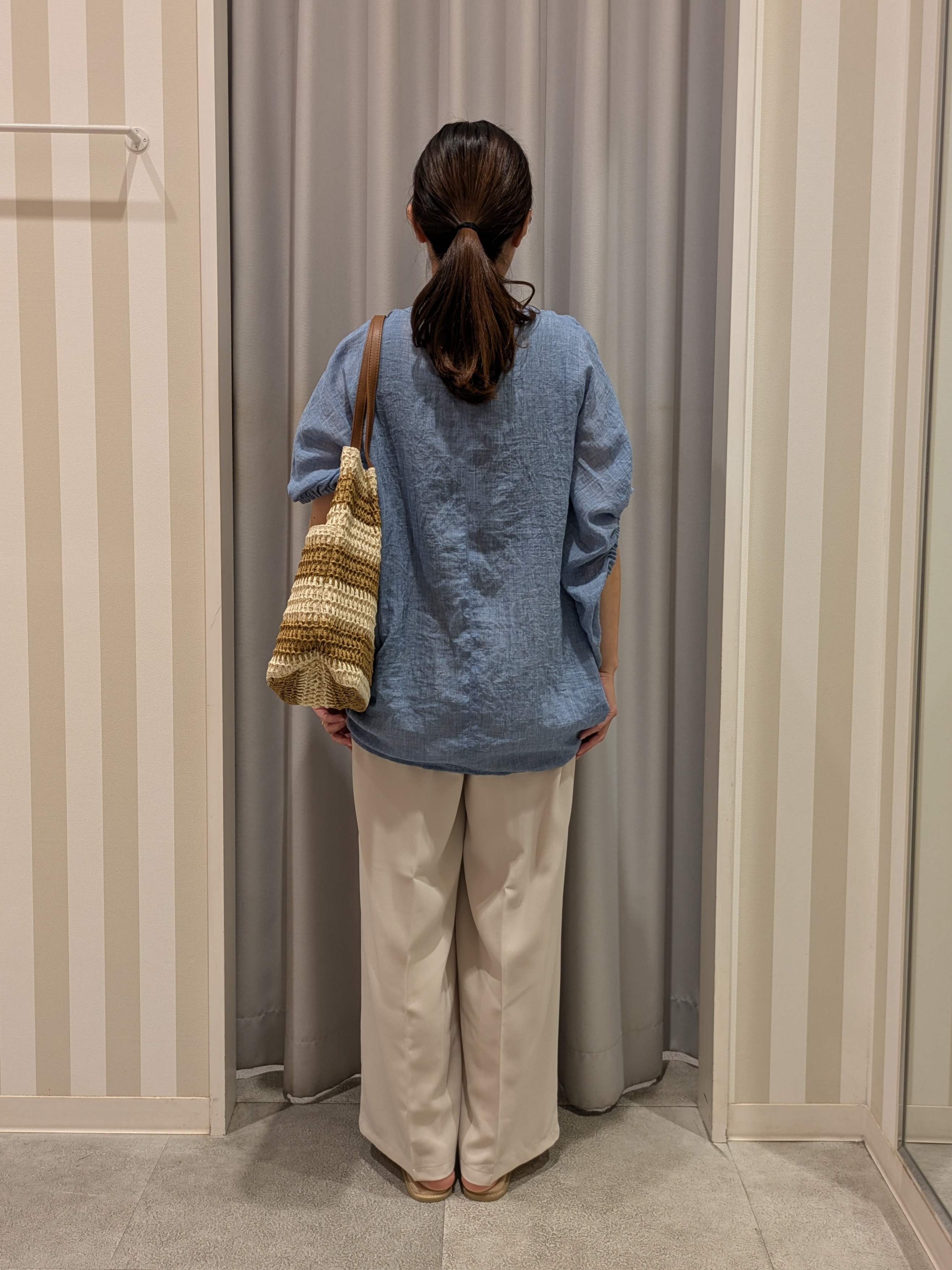 𝐂𝐡𝐢𝐢 &hearts;(ちー)さんの「SHOO･LA･RUE｜【体型カバー】バルーン風ゆるシャツブラウス」を使ったコーディネート