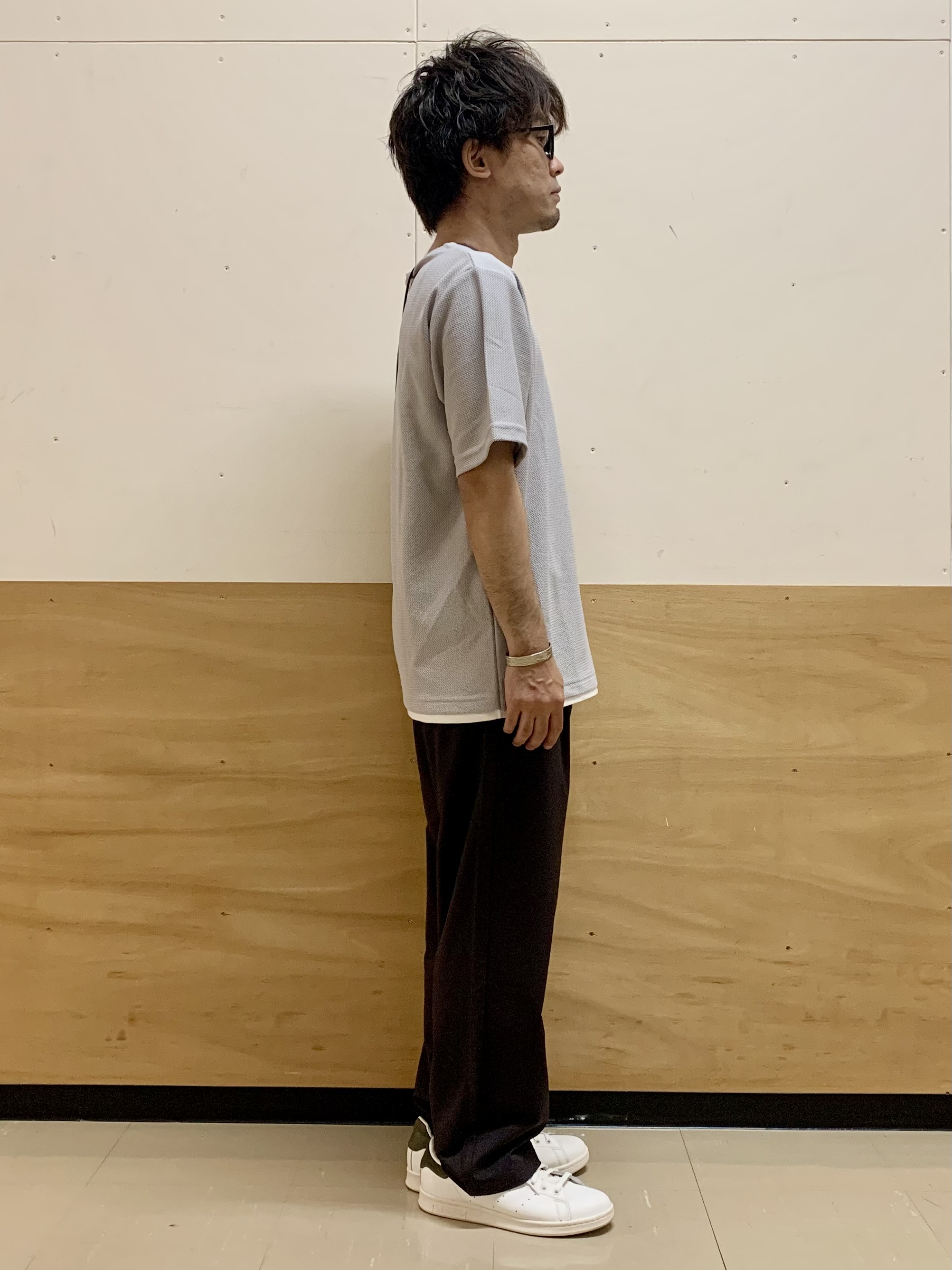 MATUさんの「THE SHOP TK｜【一枚でコーディネートが完成！】レイヤード風 キーネック 半袖Tシャツ 洗濯機OK」を使ったコーディネート