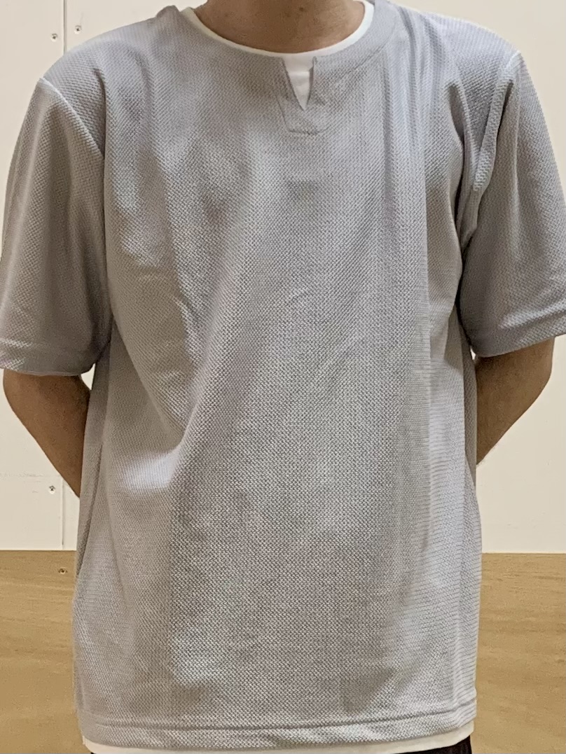 MATUさんの「THE SHOP TK｜【一枚でコーディネートが完成！】レイヤード風 キーネック 半袖Tシャツ 洗濯機OK」を使ったコーディネート