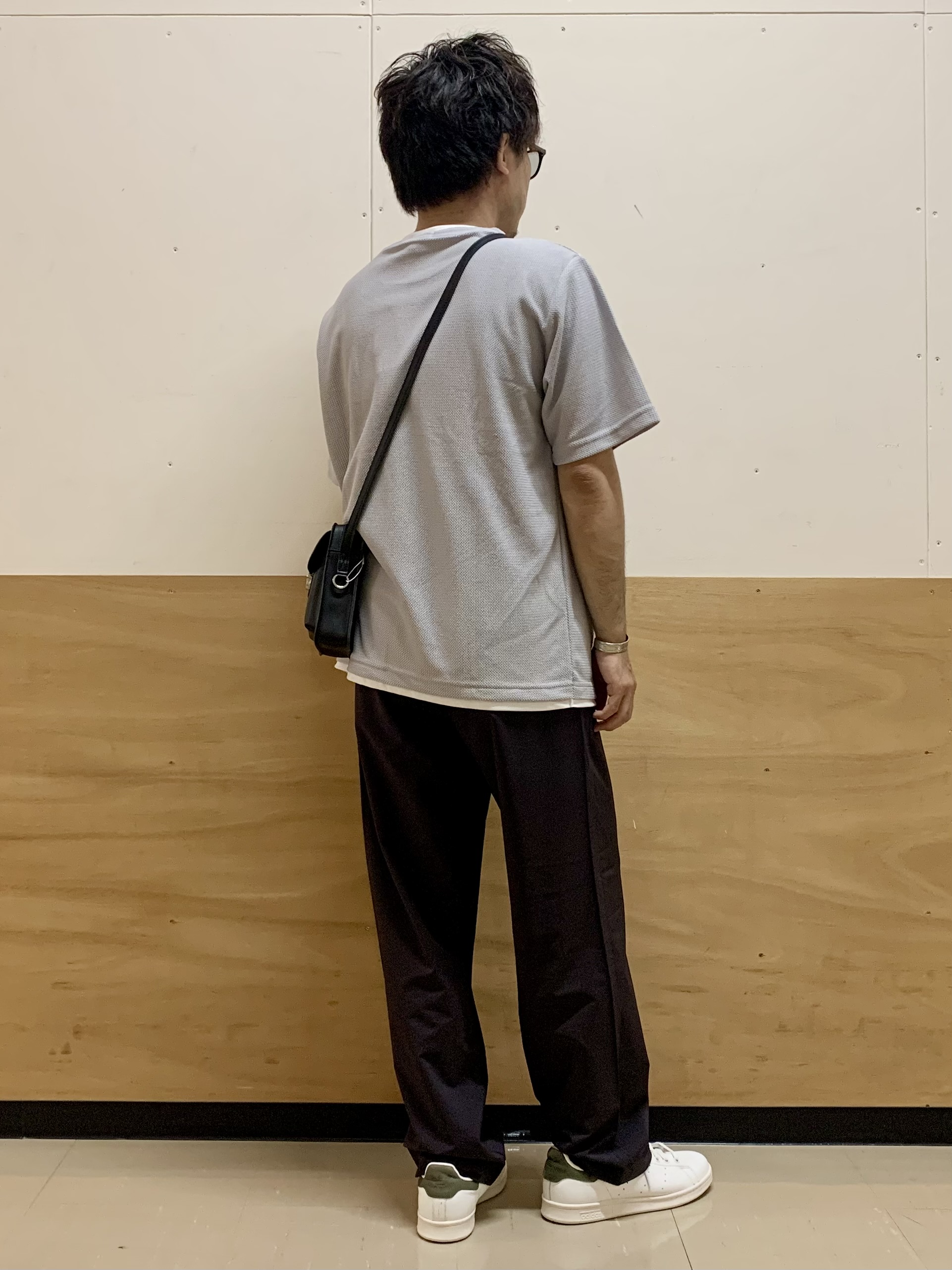 MATUさんの「THE SHOP TK｜【一枚でコーディネートが完成！】レイヤード風 キーネック 半袖Tシャツ 洗濯機OK」を使ったコーディネート
