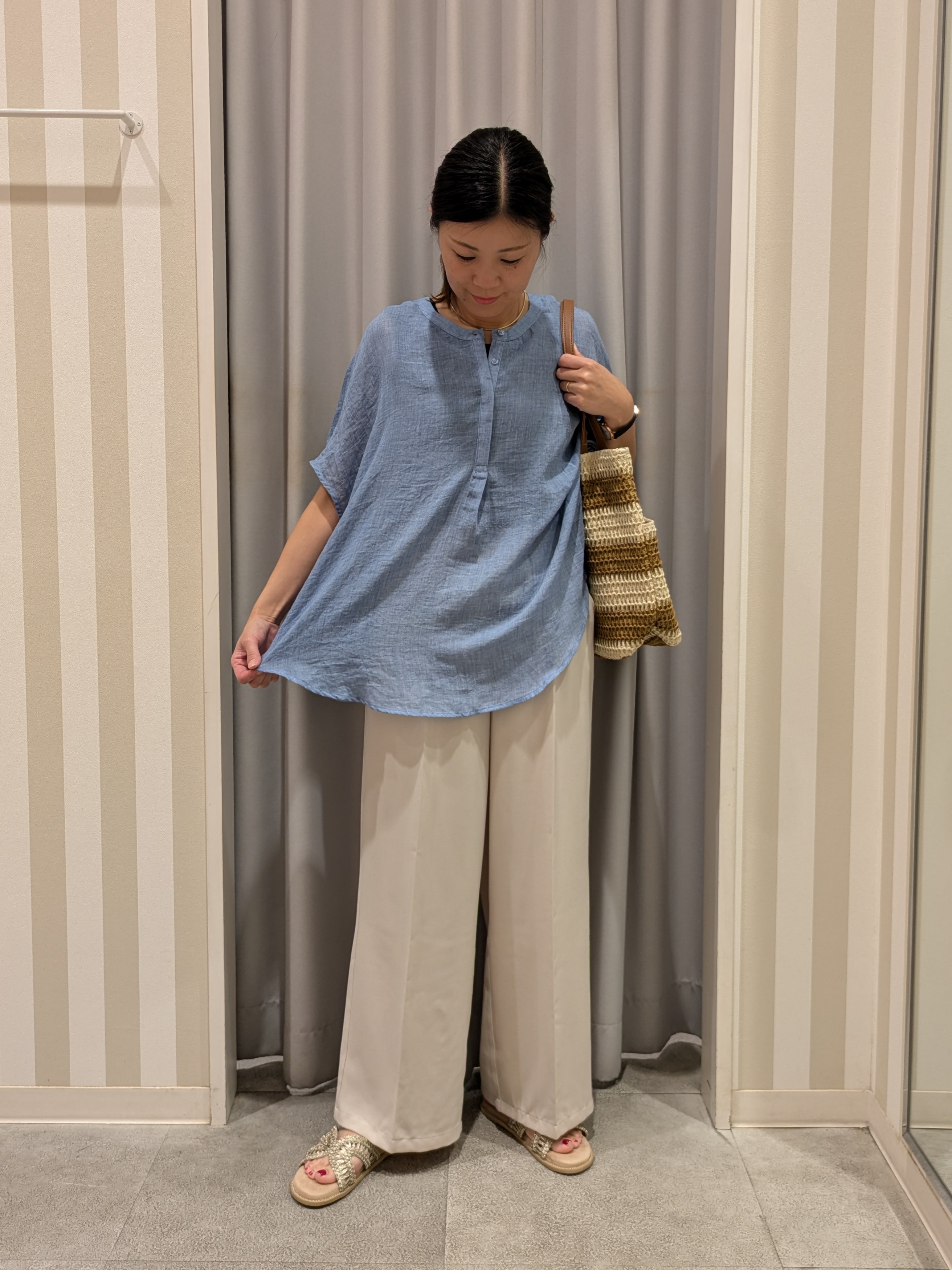 𝐂𝐡𝐢𝐢 &hearts;(ちー)さんの「SHOO･LA･RUE｜【体型カバー】バルーン風ゆるシャツブラウス」を使ったコーディネート