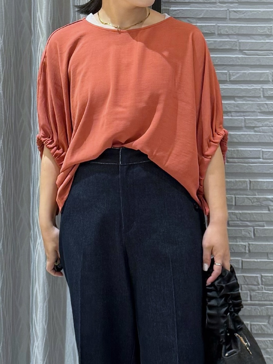 chさんの「THE SHOP TK｜【ひんやり/防しわ/UV/吸水速乾】袖ドロストドルマントップス」を使ったコーディネート