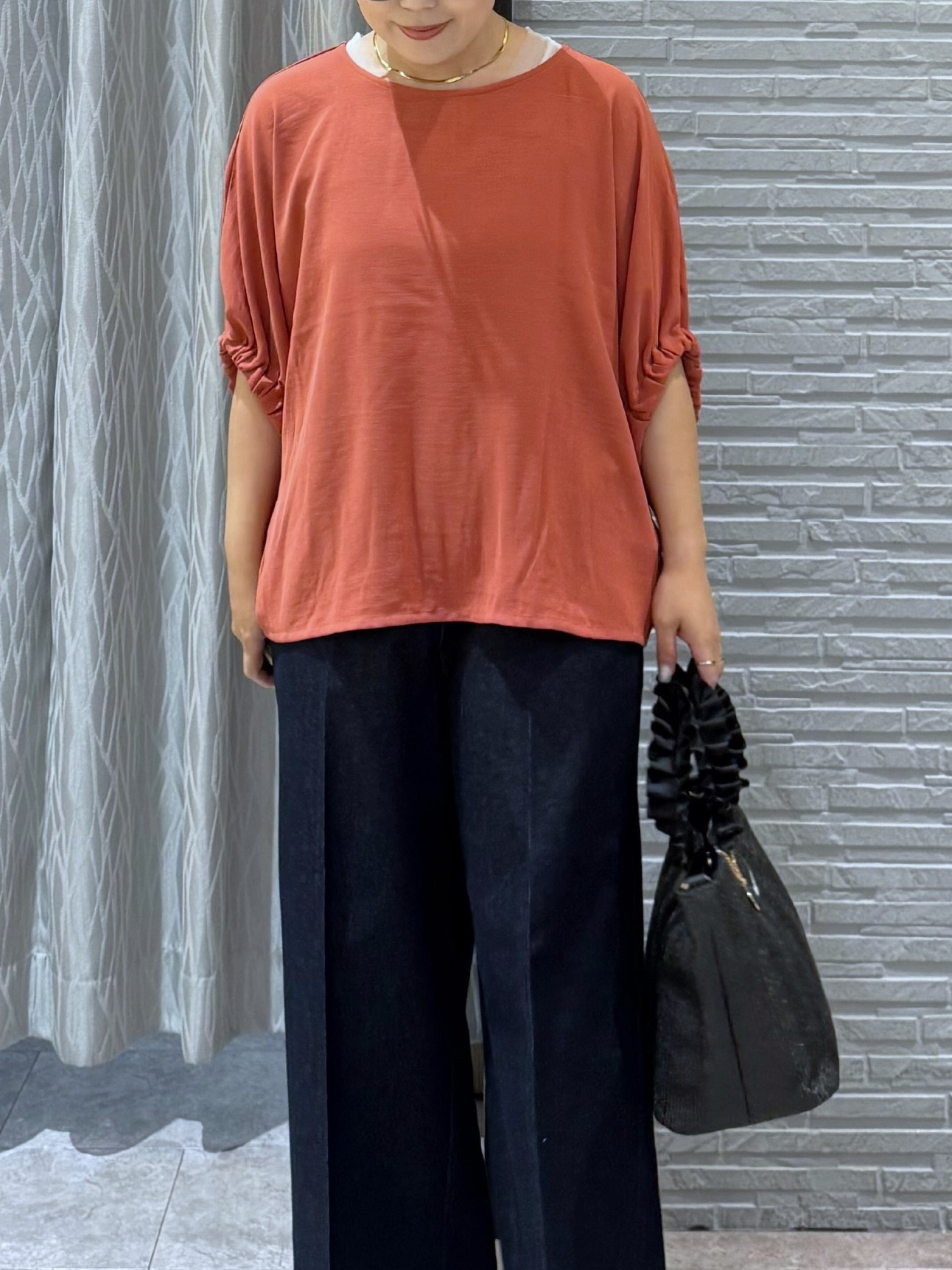 chさんの「THE SHOP TK｜【ひんやり/防しわ/UV/吸水速乾】袖ドロストドルマントップス」を使ったコーディネート