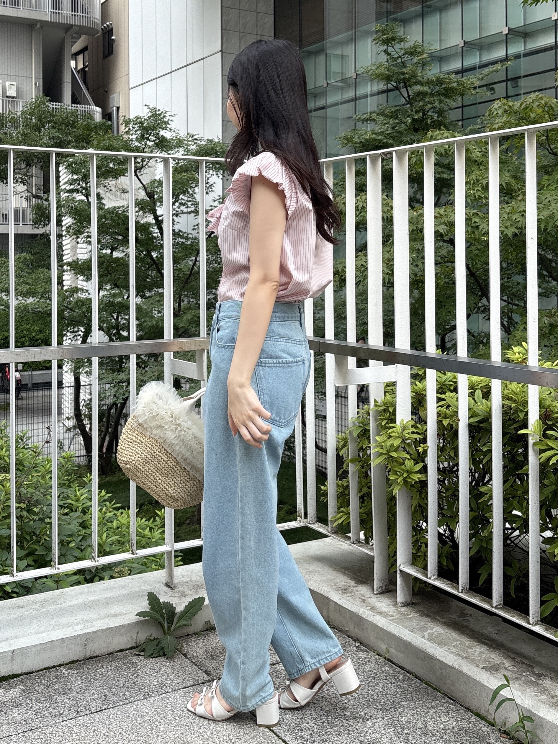 AOIさんの「Couture brooch｜【洗える】リボン調フリル ストライプ ブラウス」を使ったコーディネート