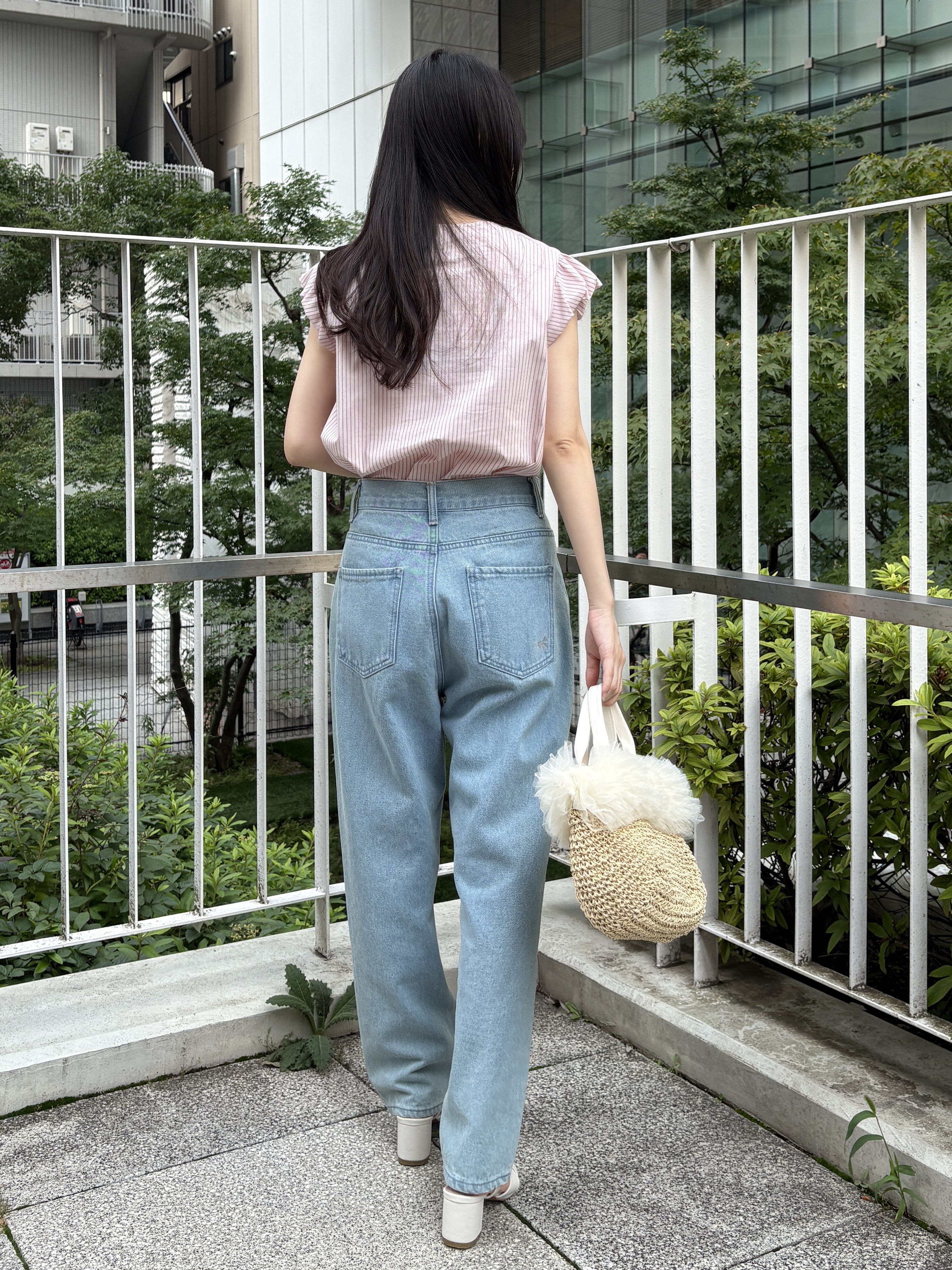 AOIさんの「Couture brooch｜【洗える】リボン調フリル ストライプ ブラウス」を使ったコーディネート