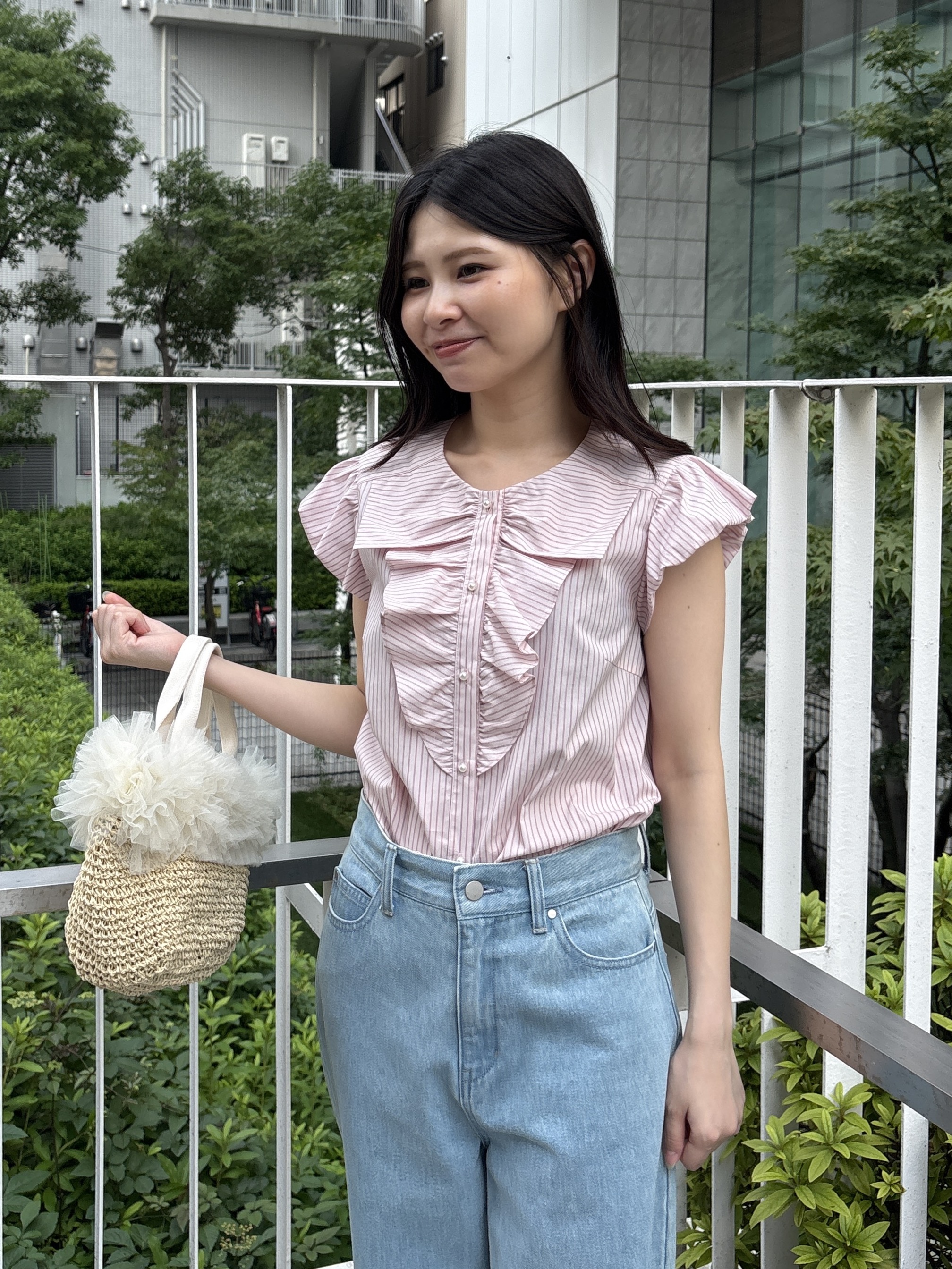 AOIさんの「Couture brooch｜【洗える】リボン調フリル ストライプ ブラウス」を使ったコーディネート