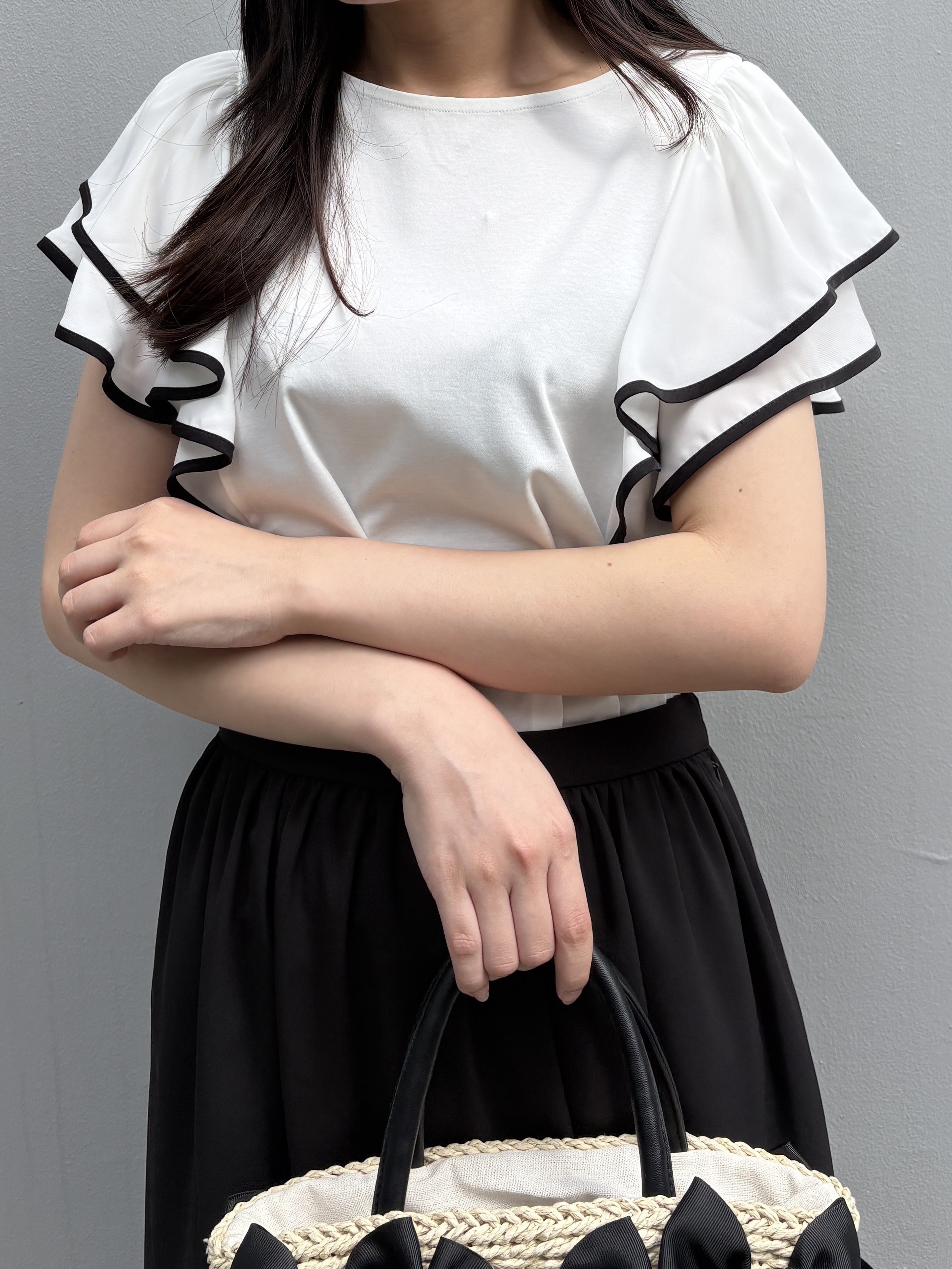 AOIさんの「Couture brooch｜【接触冷感・UVカット・洗える】ラッフル フレアスリーブ トップス」を使ったコーディネート
