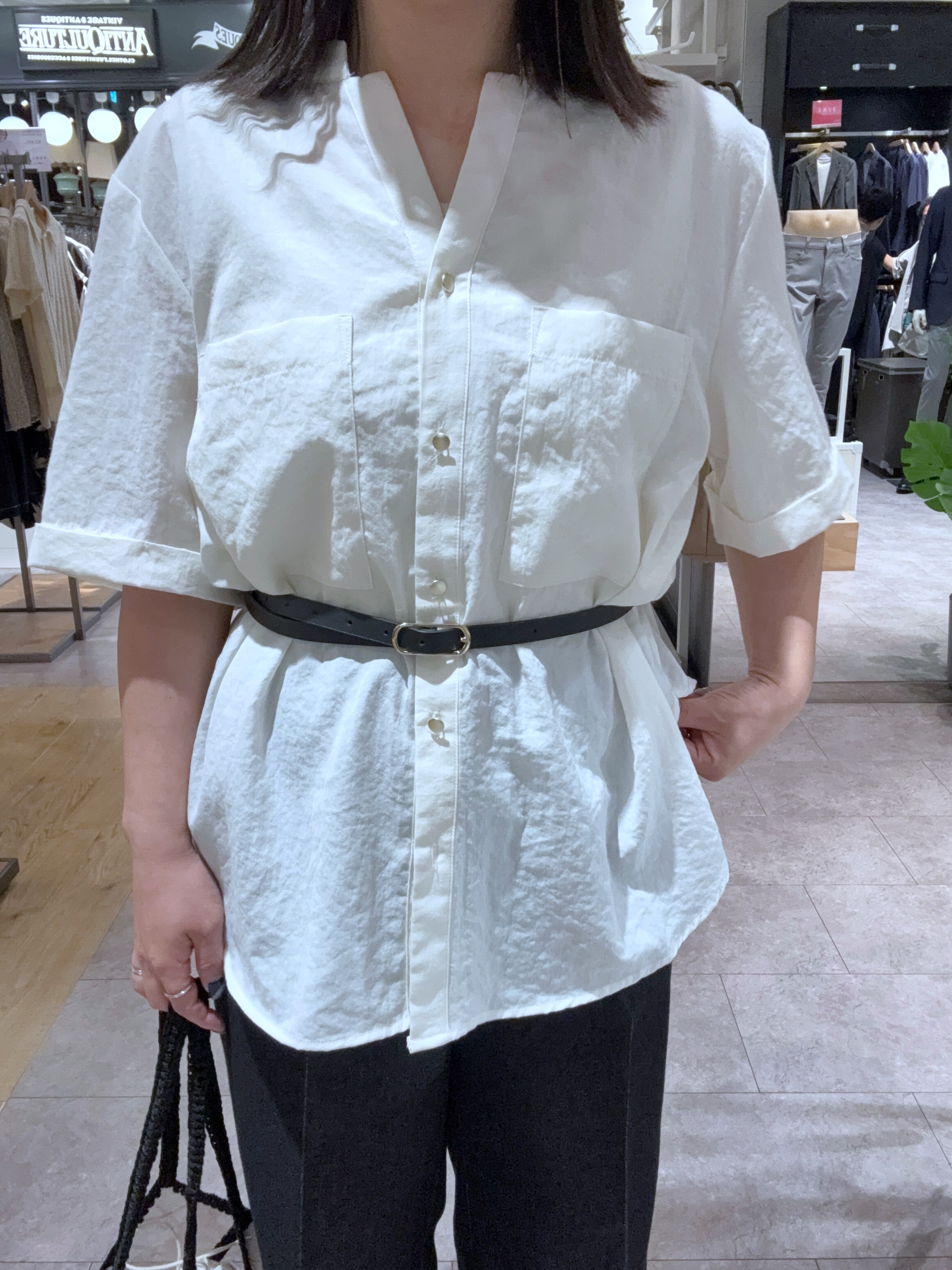 chさんの「THE SHOP TK｜【M-XL/刻みネックですっきり見え】Wポケット金ボタン 5分袖シャツ」を使ったコーディネート