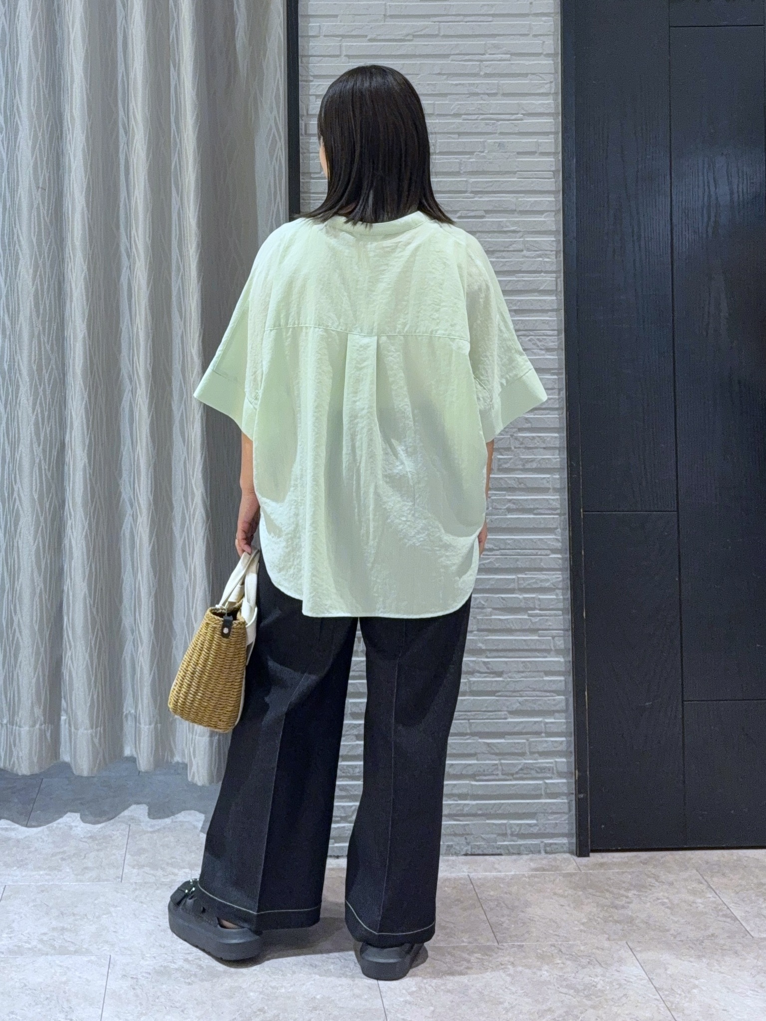chさんの「THE SHOP TK｜【高レビュー/体型カバー】さらっと快適 ドルマン5分袖ブラウス」を使ったコーディネート