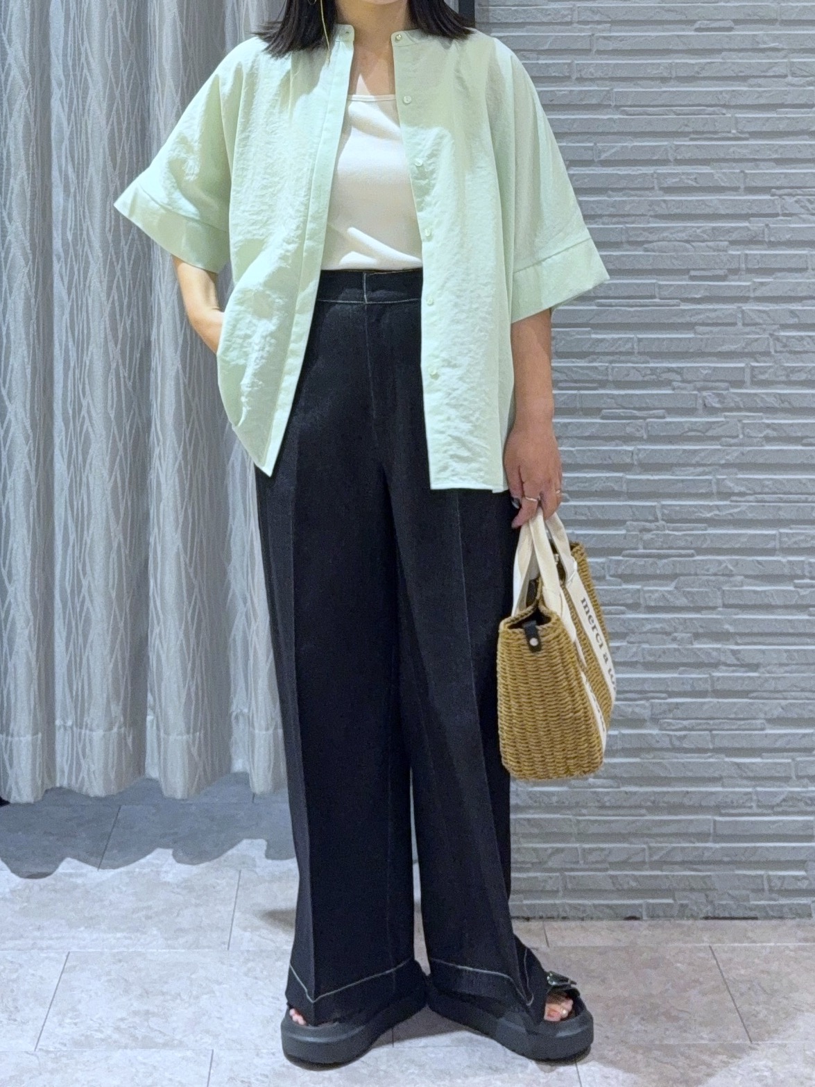 chさんの「THE SHOP TK｜【高レビュー/体型カバー】さらっと快適 ドルマン5分袖ブラウス」を使ったコーディネート