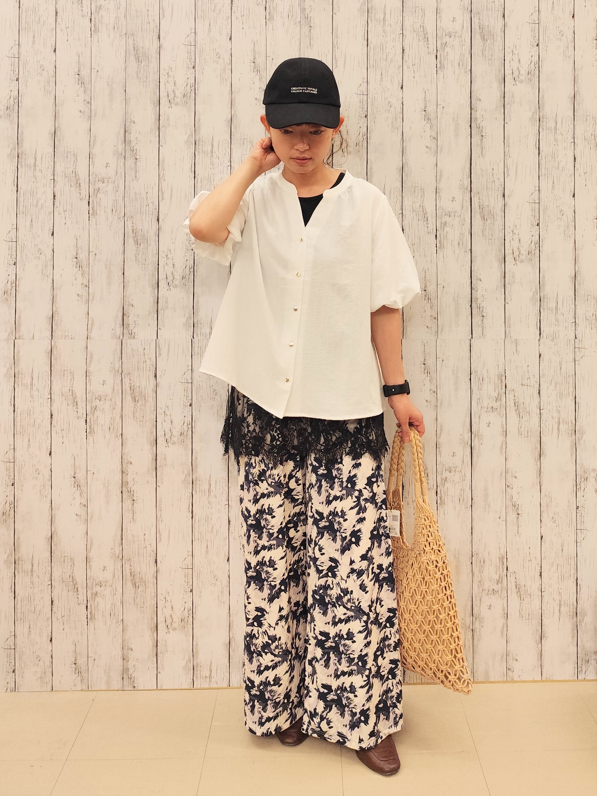 mayumiさんの「SHOO･LA･RUE｜【S-LL/洗濯機可】バルーンスリーブ　キーネックブラウス」を使ったコーディネート