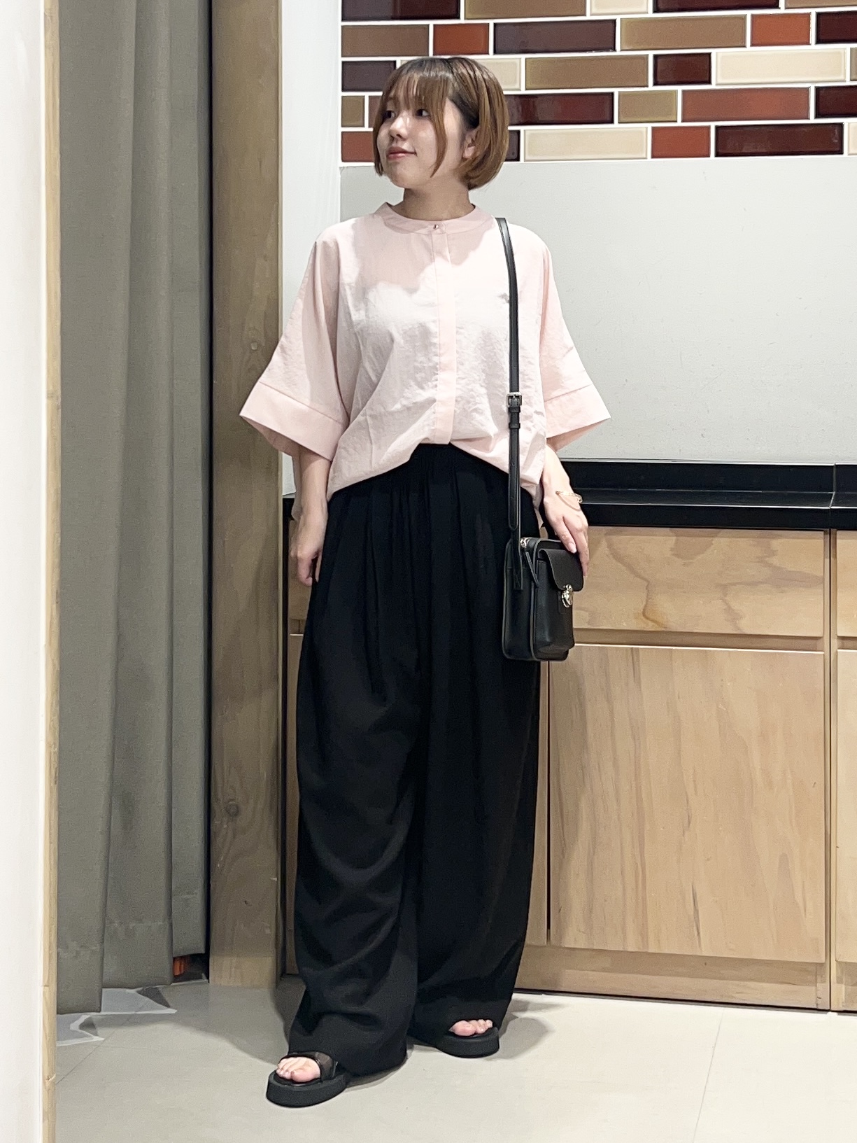かのさんの「THE SHOP TK｜【高レビュー/体型カバー】さらっと快適 ドルマン5分袖ブラウス」を使ったコーディネート