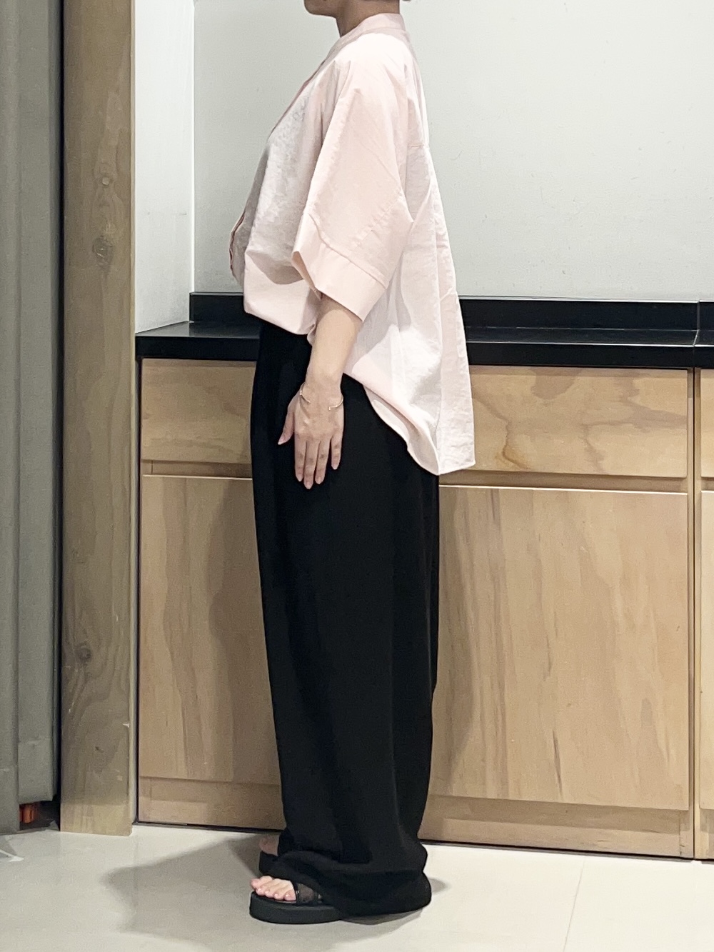 かのさんの「THE SHOP TK｜【高レビュー/体型カバー】さらっと快適 ドルマン5分袖ブラウス」を使ったコーディネート
