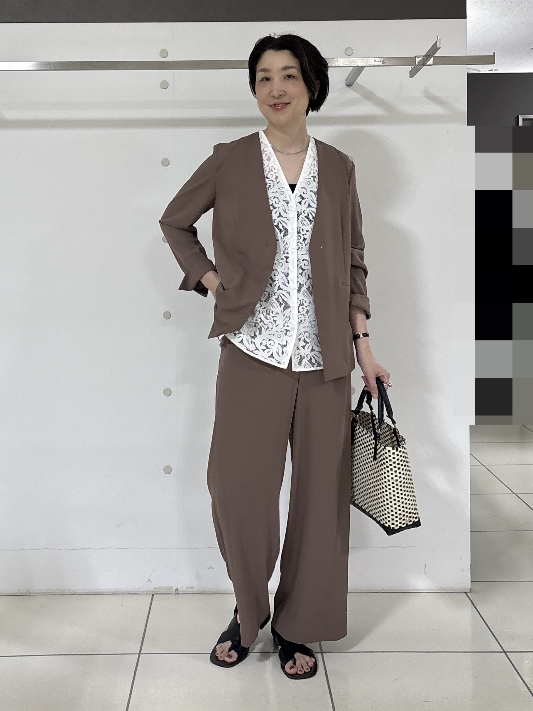 yuriさんの「INDIVI｜【洗える／トレンド】マニッシュレースベスト」を使ったコーディネート