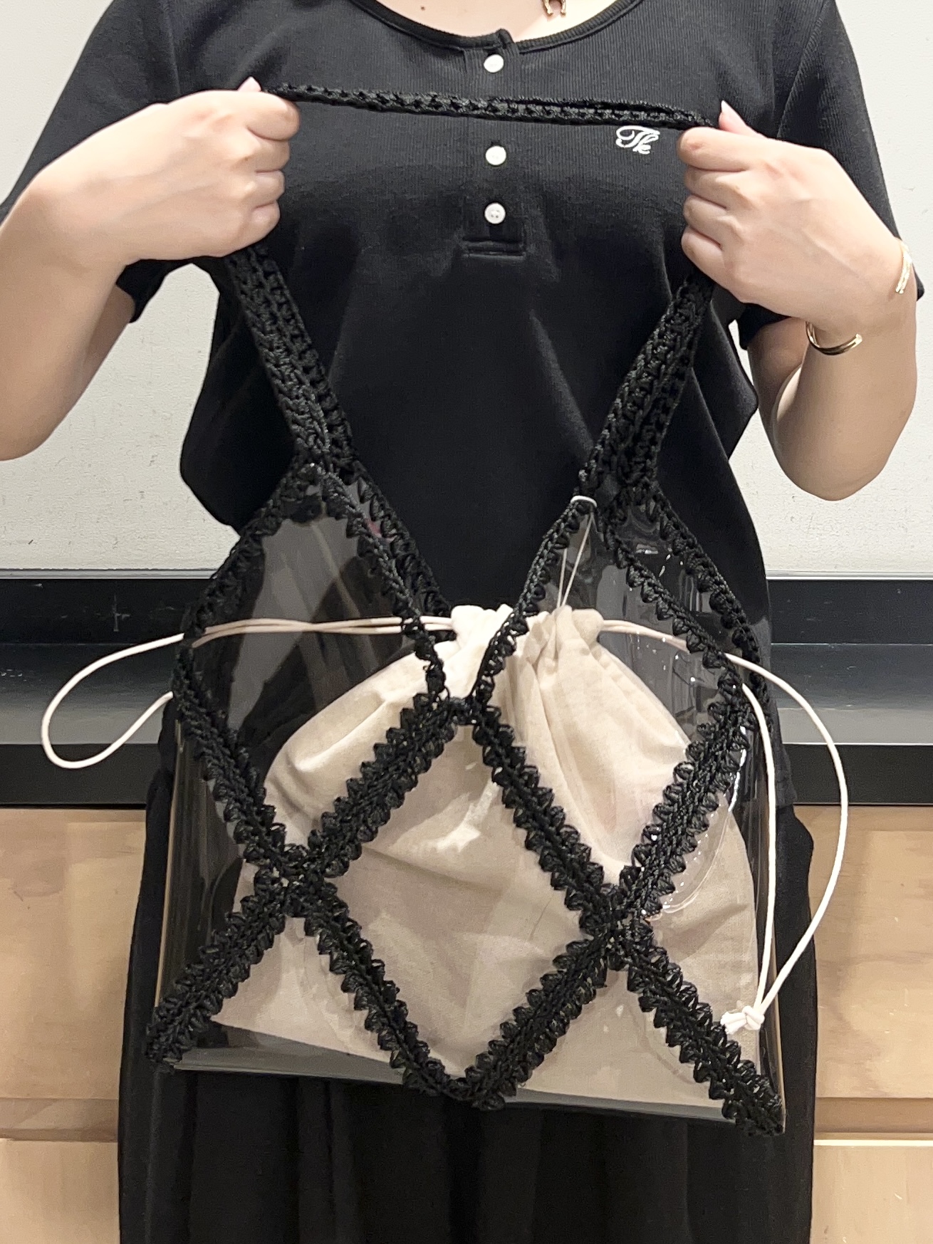 かのさんの「THE SHOP TK｜ヘンリーネック ワンポイント刺繍トップス」を使ったコーディネート
