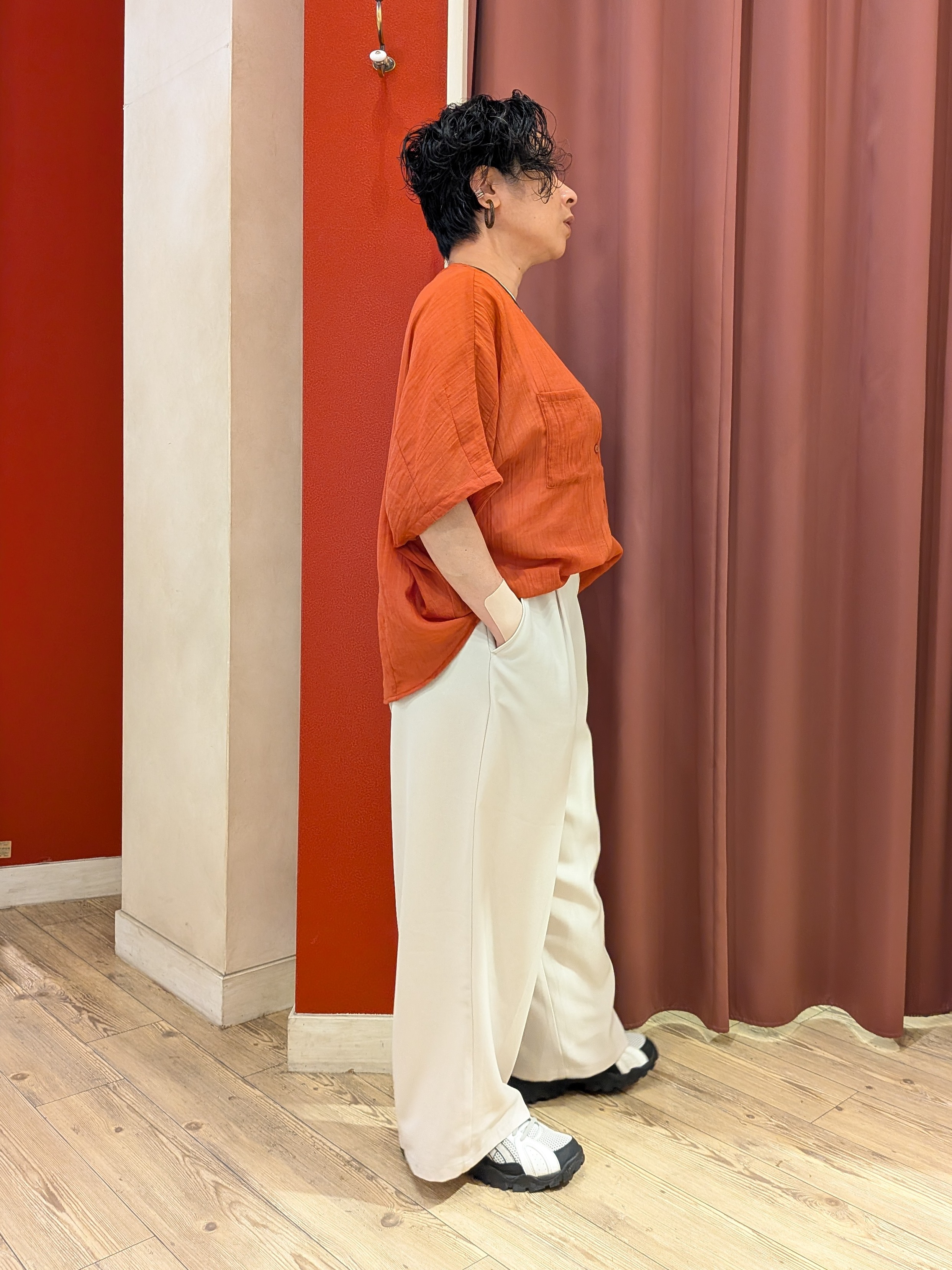 cameさんの「SHOO･LA･RUE｜【洗濯機可/選べる6色】程よいシアー感が涼し気 ゆったりワッシャードルマンブラウス」を使ったコーディネート