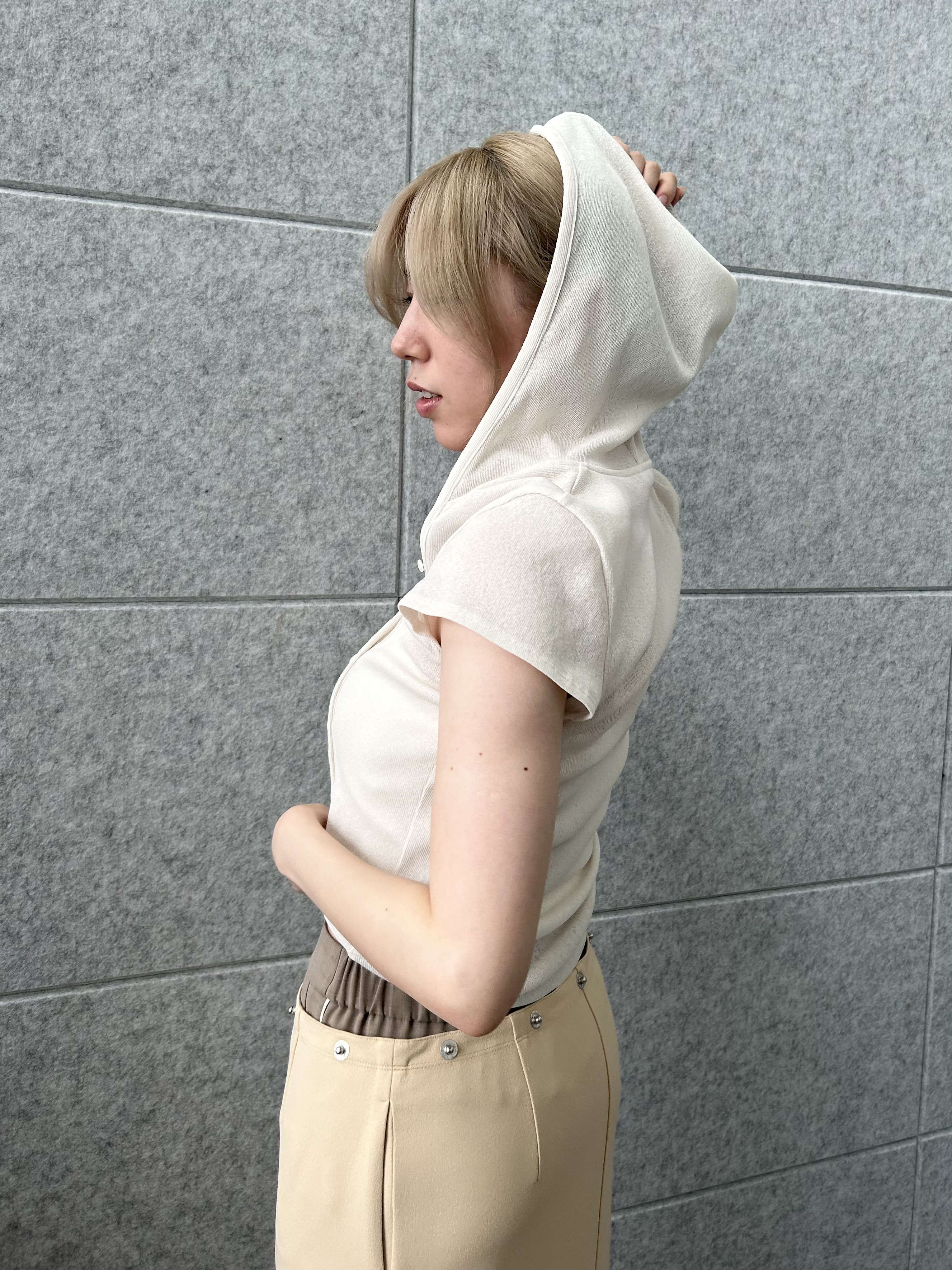 honoka Aさんの「CODE A｜soft button hood tee」を使ったコーディネート