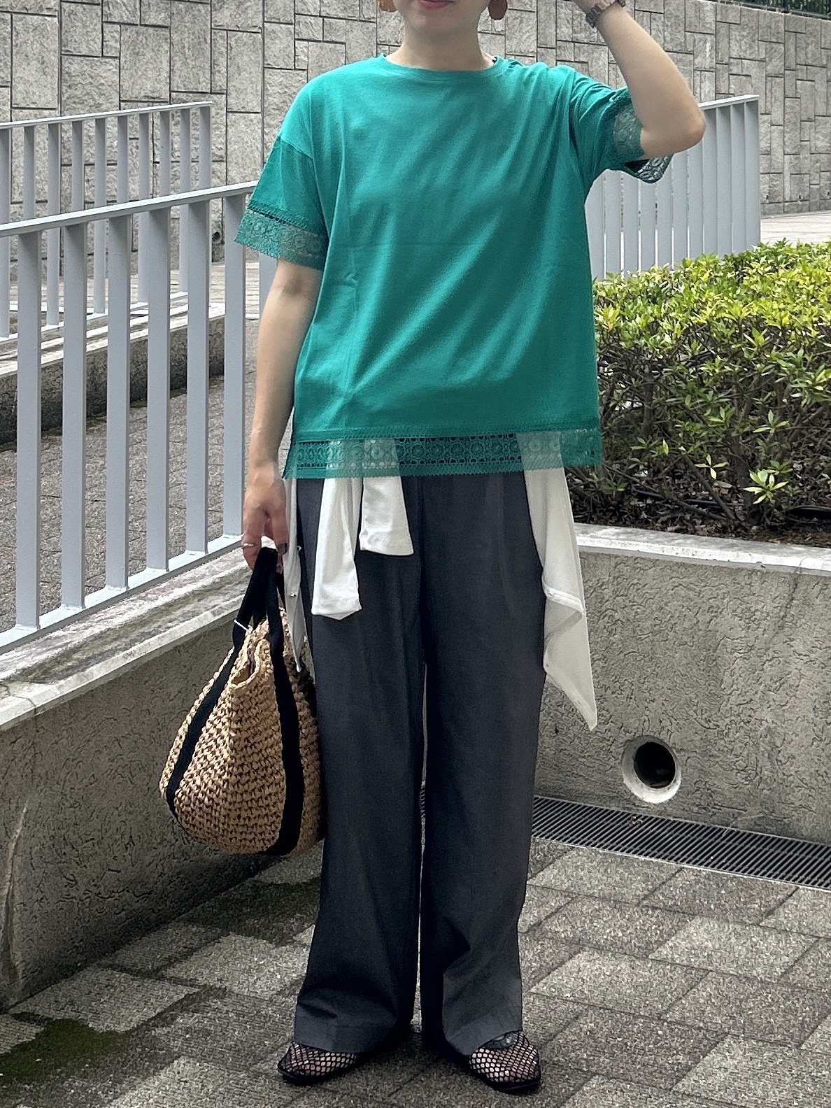 ga_riさんの「THE SHOP TK｜【インせず着られる】モチーフレース切替Tシャツ」を使ったコーディネート