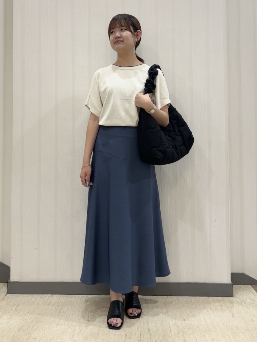 ちひさんの「INDIVI｜【洗える／UVケア／すっきり見え】ナローフレアスカート」を使ったコーディネート