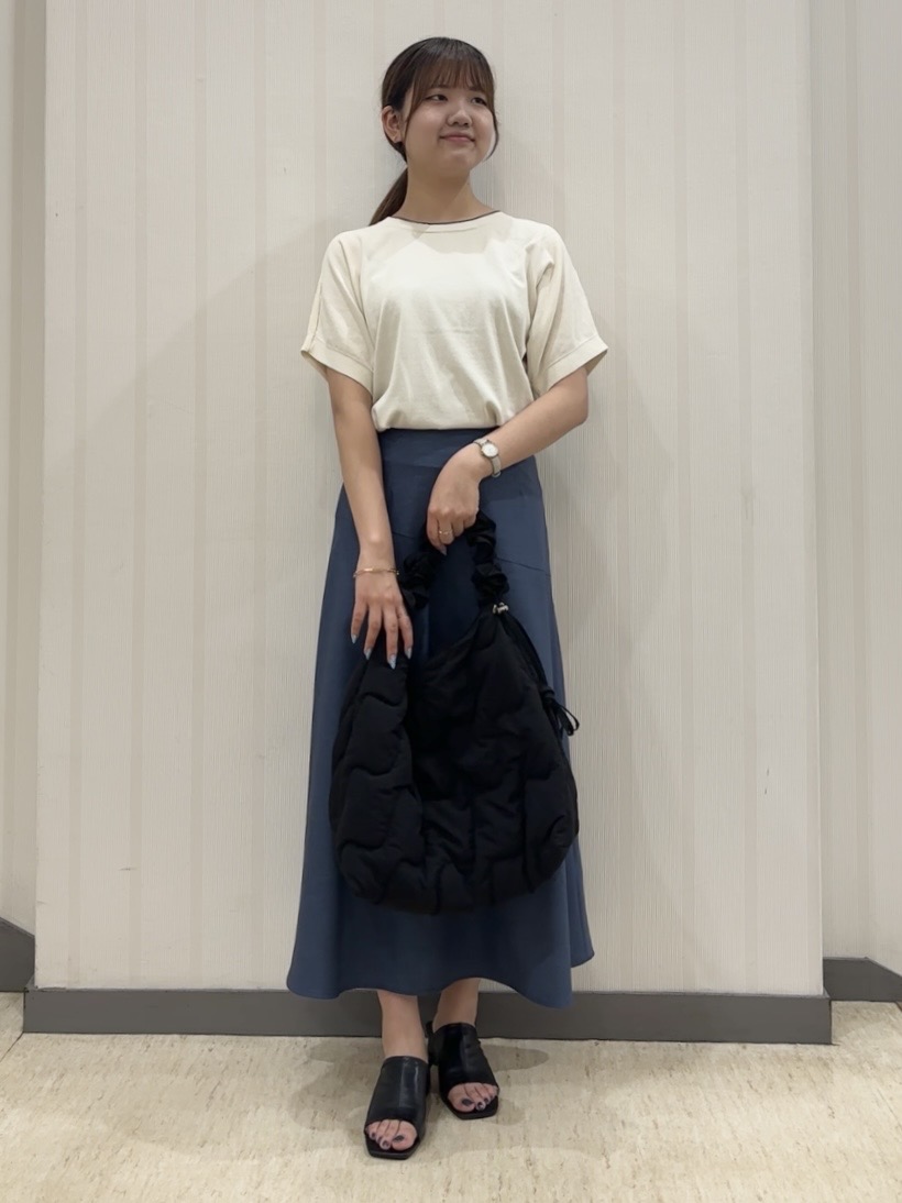 ちひさんの「INDIVI｜【洗える／UVケア／すっきり見え】ナローフレアスカート」を使ったコーディネート