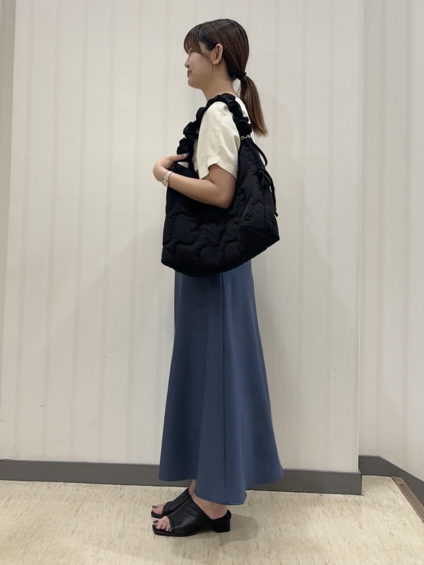 ちひさんの「INDIVI｜【洗える／UVケア／すっきり見え】ナローフレアスカート」を使ったコーディネート