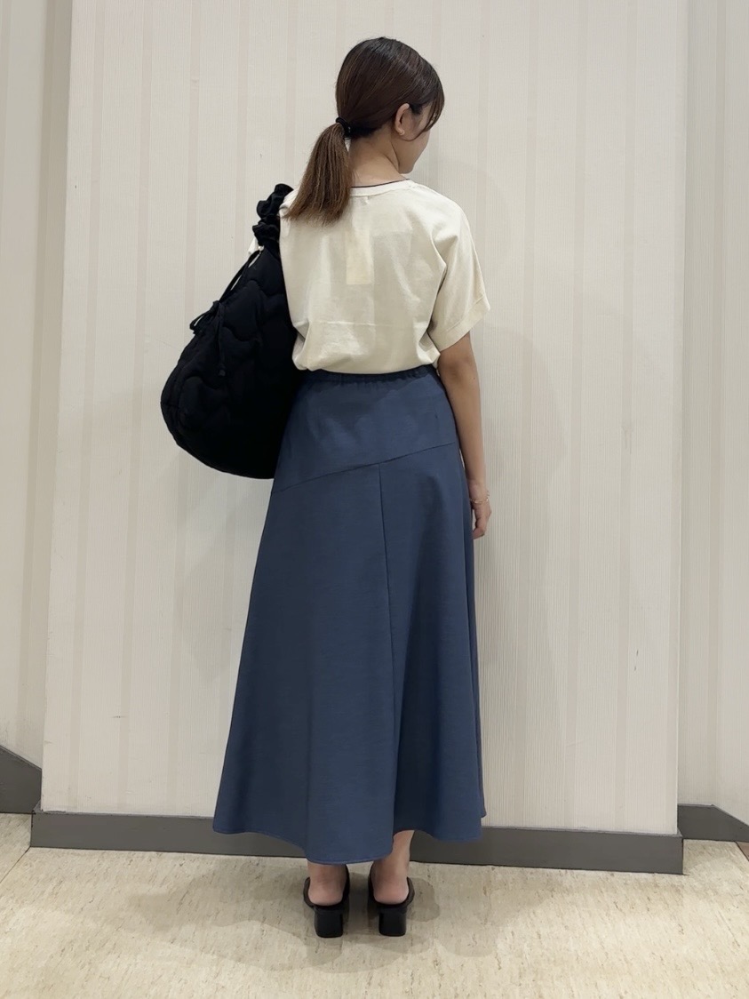 ちひさんの「INDIVI｜【洗える／UVケア／すっきり見え】ナローフレアスカート」を使ったコーディネート
