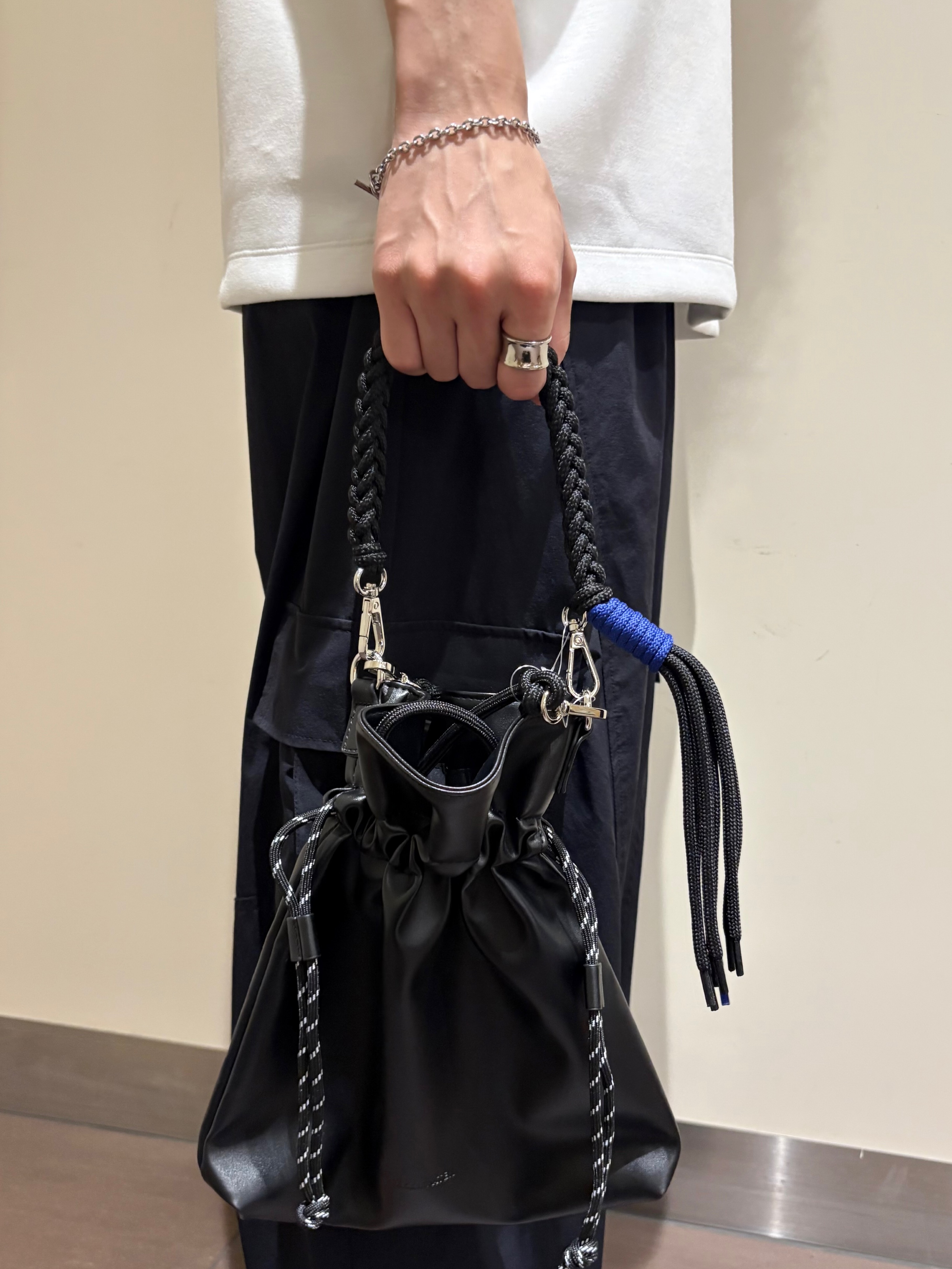 ナノシーさんの「tk.TAKEO KIKUCHI｜コンシールドエンブロTシャツ」を使ったコーディネート
