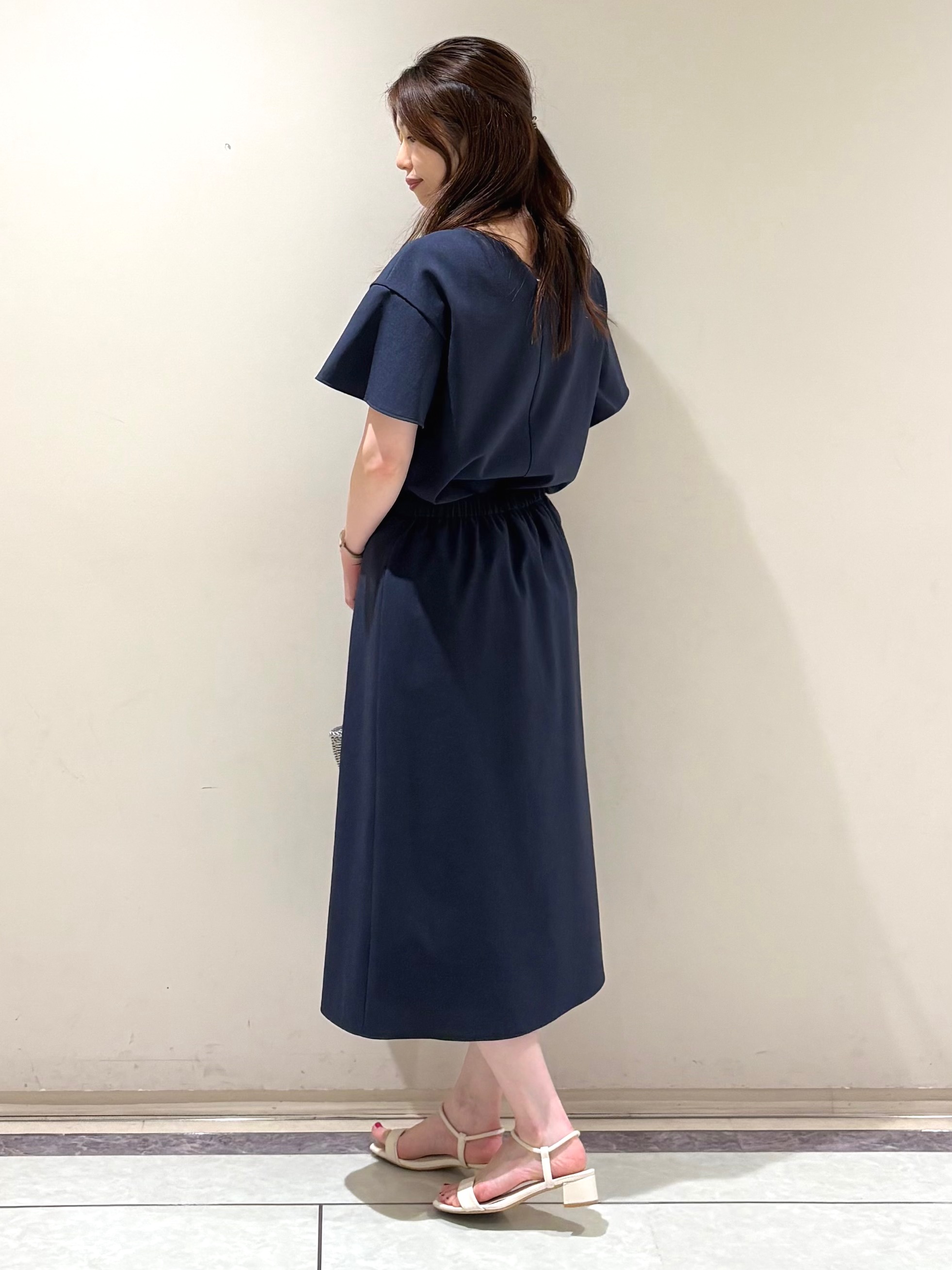 sakiさんの「COUP DE CHANCE｜【手洗い可／日本製】リネンライク フリル袖ブラウス」を使ったコーディネート