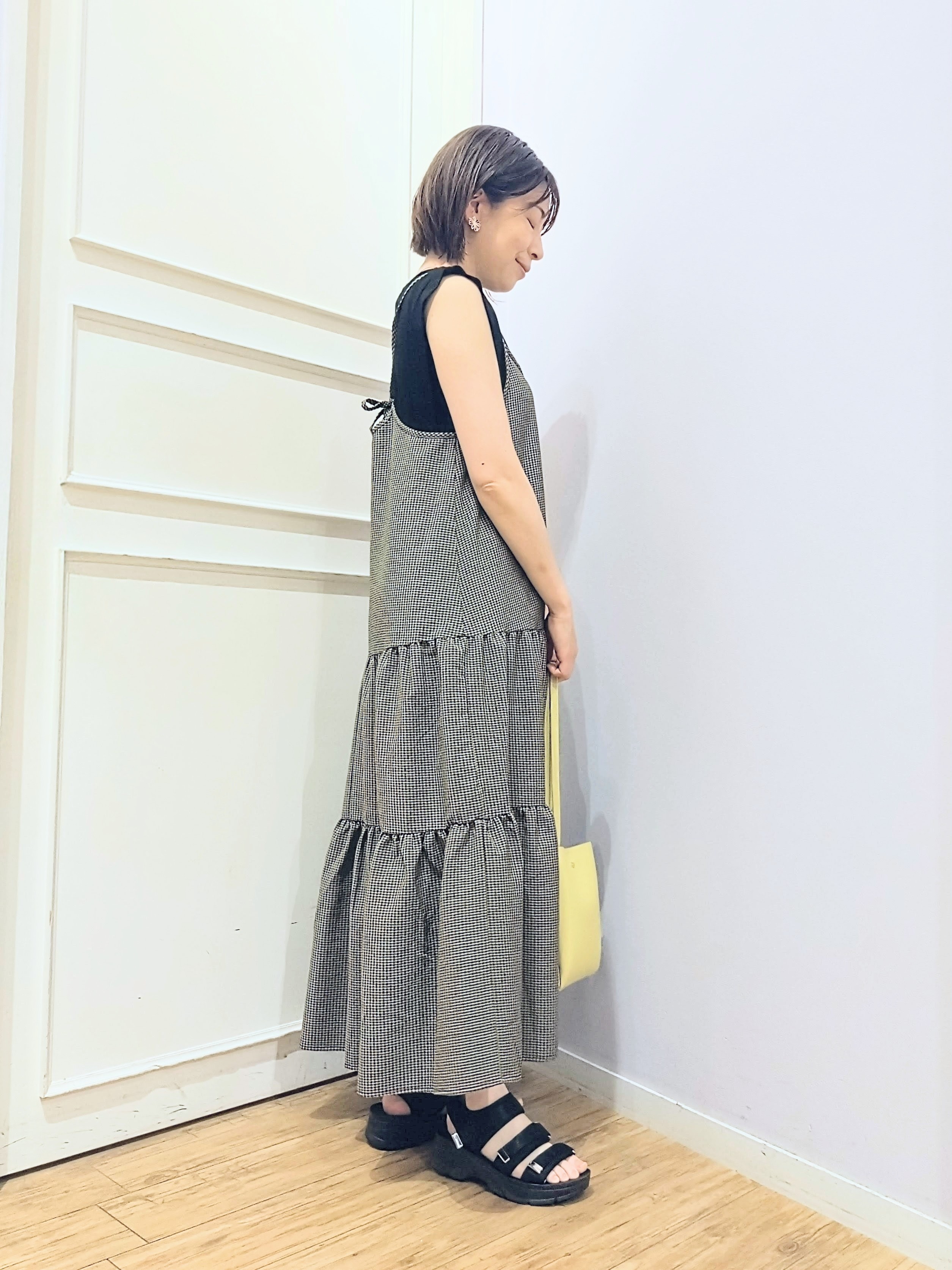 miomioさんの「SHOO･LA･RUE｜【UVカット/接触冷感】とろみタックノースリーブトップス」を使ったコーディネート