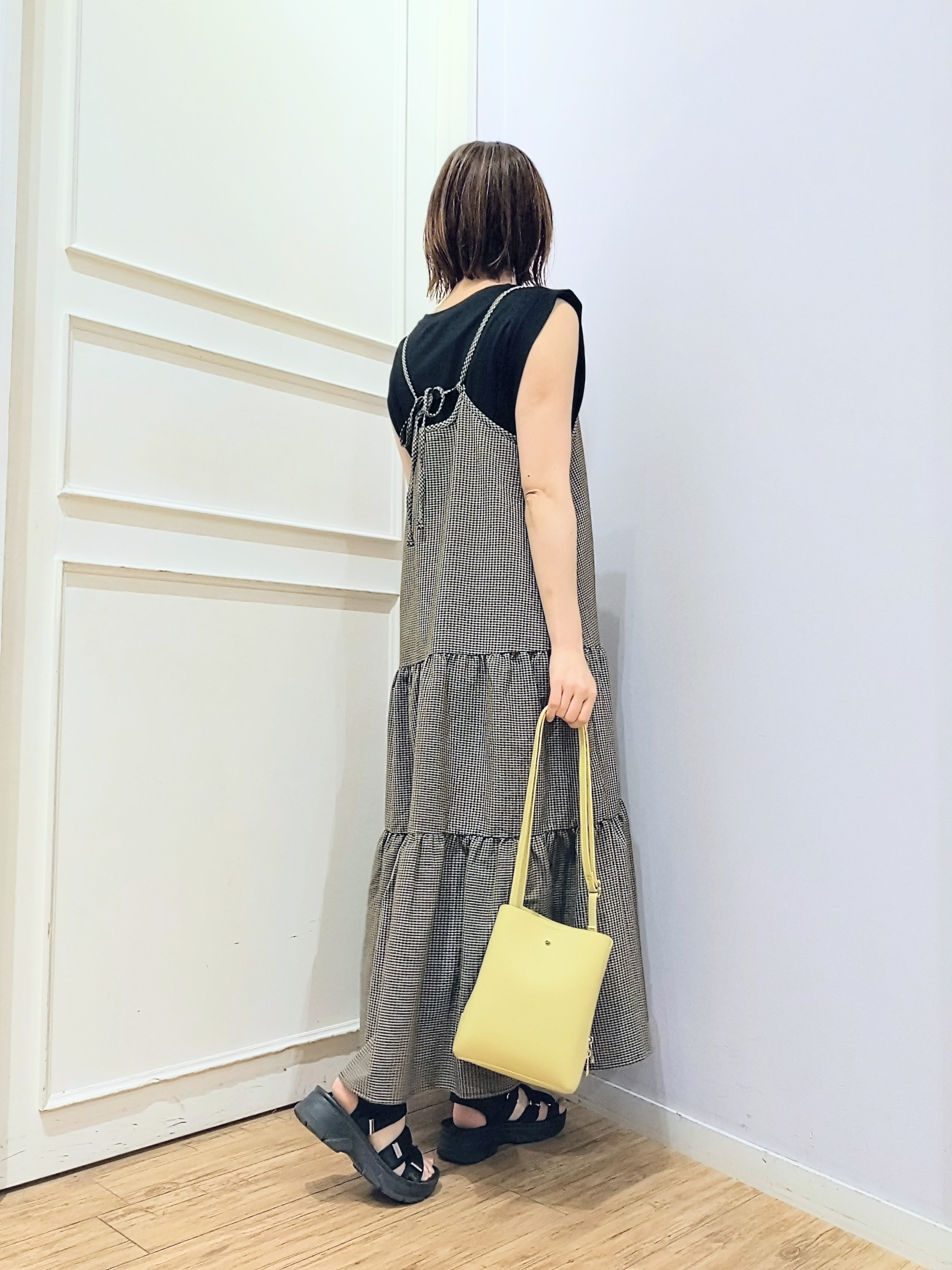 miomioさんの「SHOO･LA･RUE｜【UVカット/接触冷感】とろみタックノースリーブトップス」を使ったコーディネート