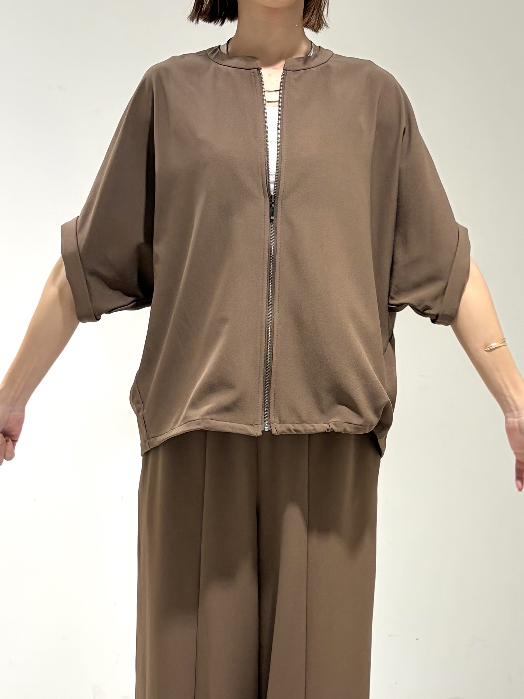 shioriさんの「INDIVI｜【着る日傘】ドルマンフォルムブルゾン」を使ったコーディネート