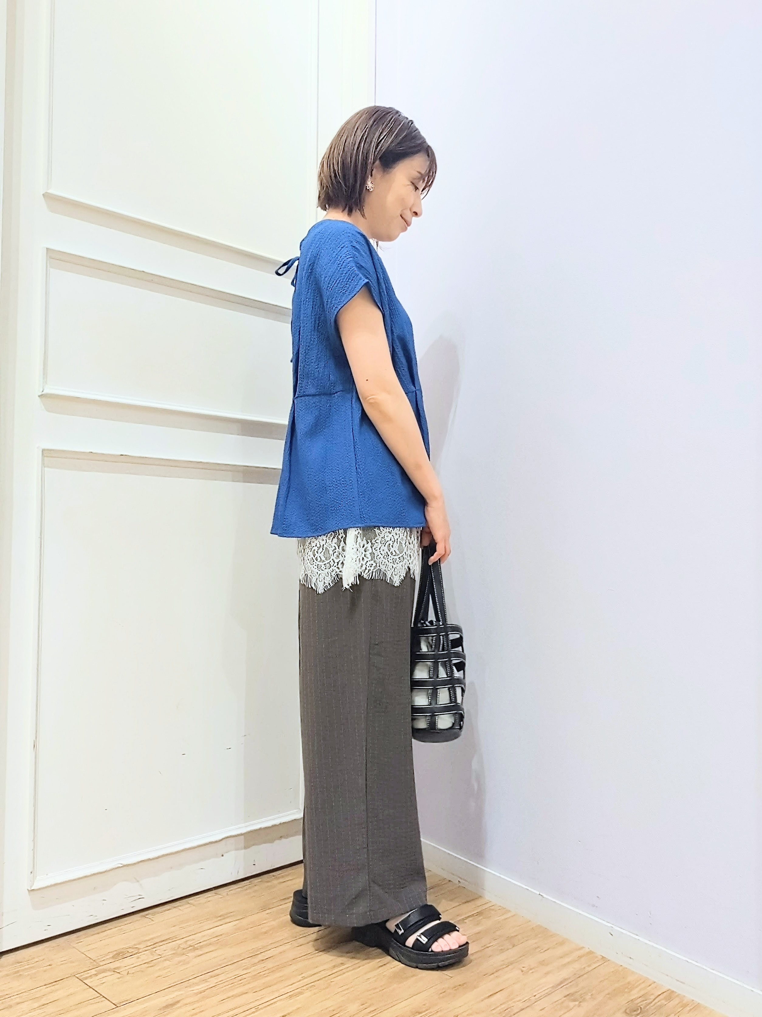 miomioさんの「SHOO･LA･RUE｜【前後2WAY/S-LL/洗濯機可】インしない リボンがアクセント ウエストタックブラウス」を使ったコーディネート