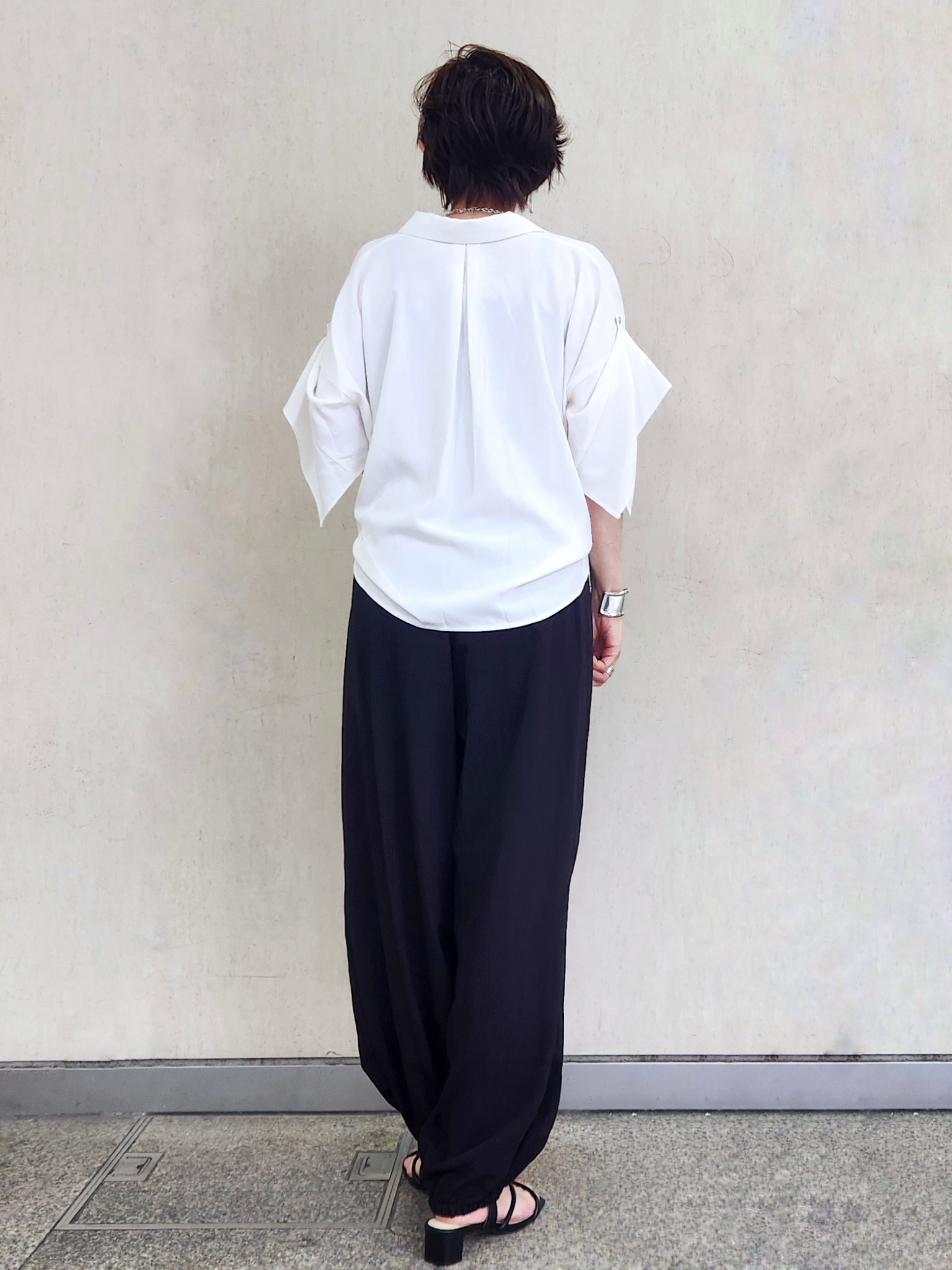 milkyさんの「OPAQUE.CLIP｜【UV／接触冷感／吸水速乾／】タックスリーブスキッパーブラウス《洗濯機OK》」を使ったコーディネート