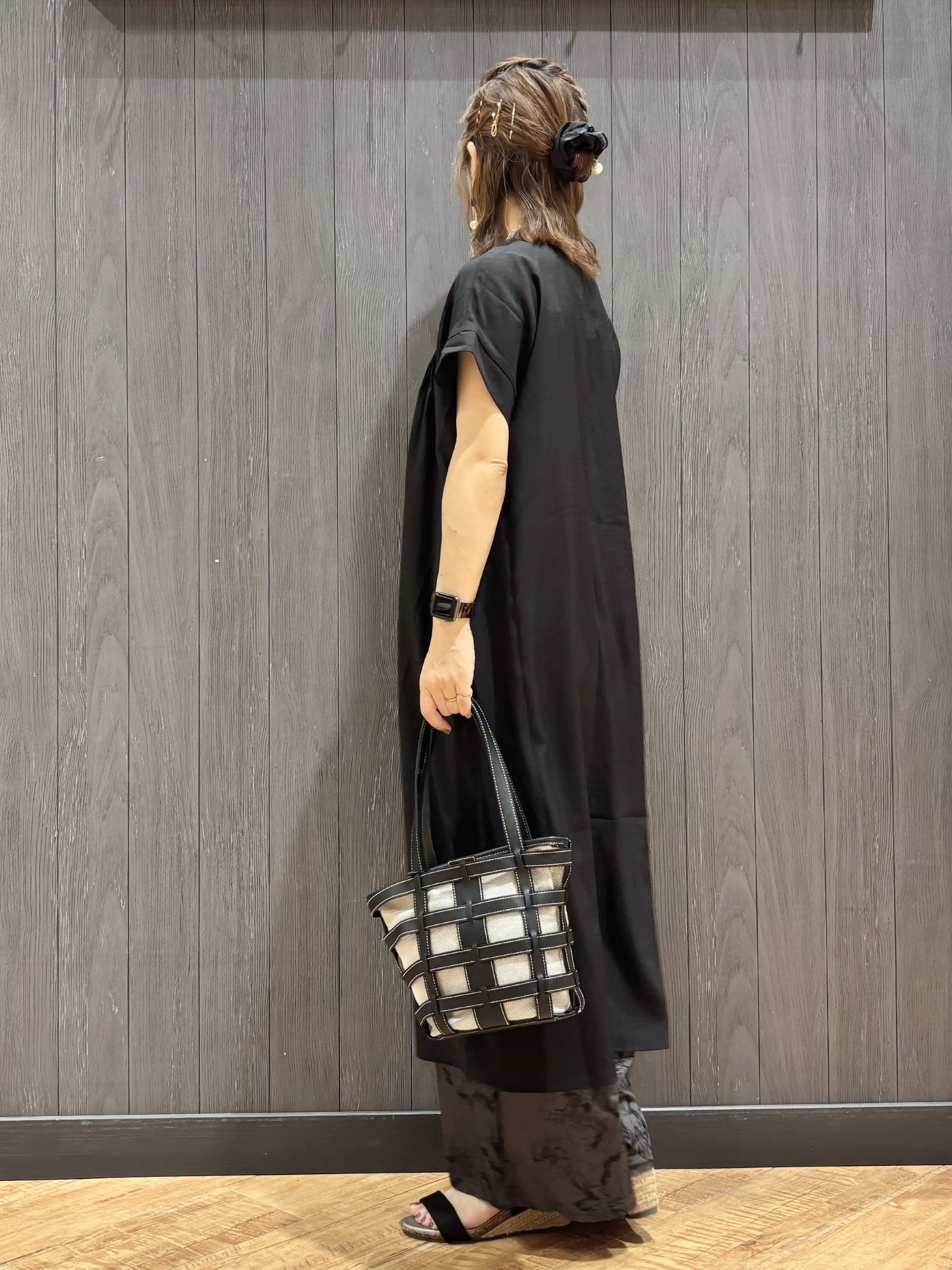 meiさんの「SHOO･LA･RUE｜【S-LL/洗濯機可】ピンタックデザインがサマ見え Aラインワンピース」を使ったコーディネート