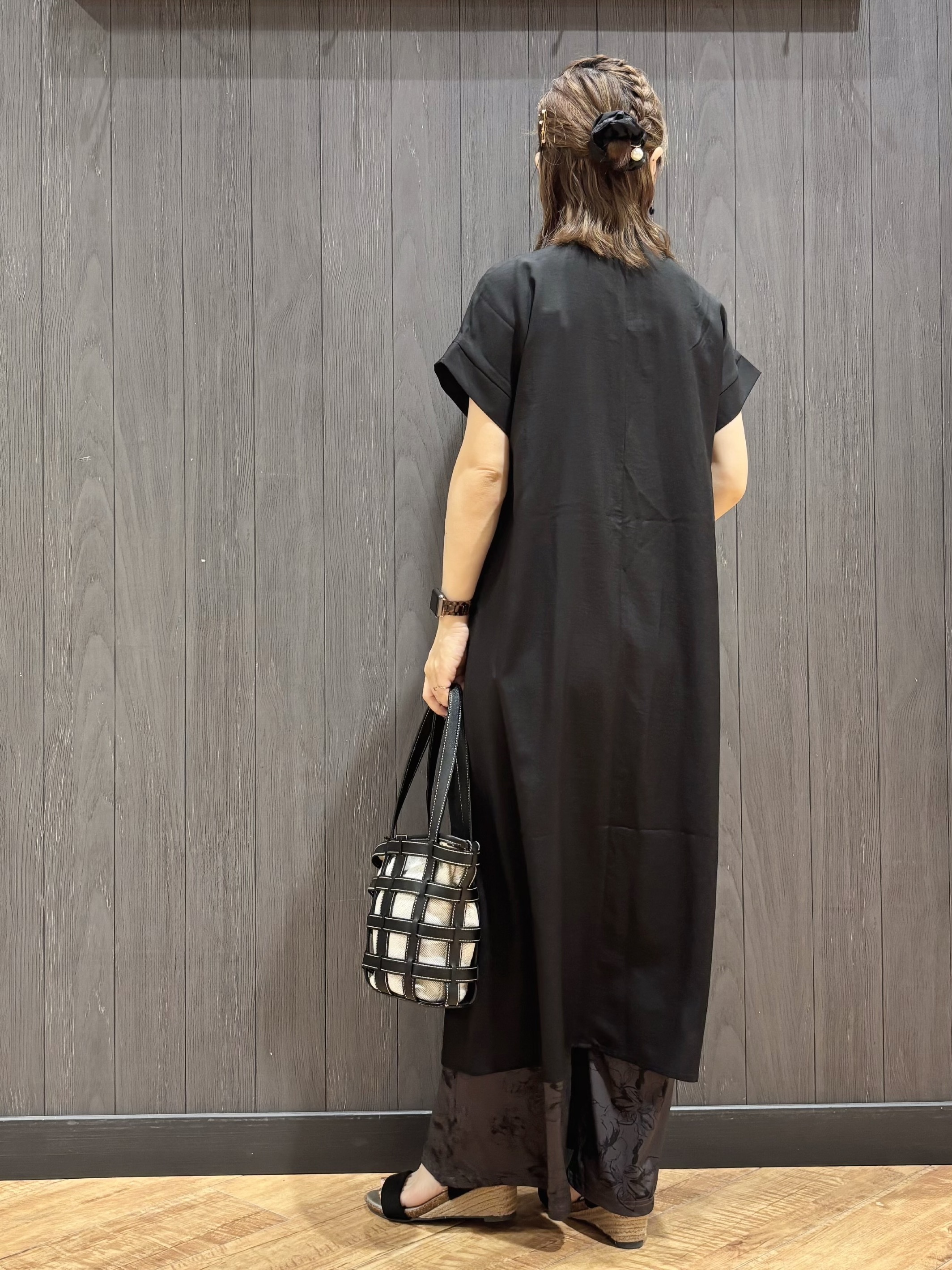 meiさんの「SHOO･LA･RUE｜【S-LL/洗濯機可】ピンタックデザインがサマ見え Aラインワンピース」を使ったコーディネート