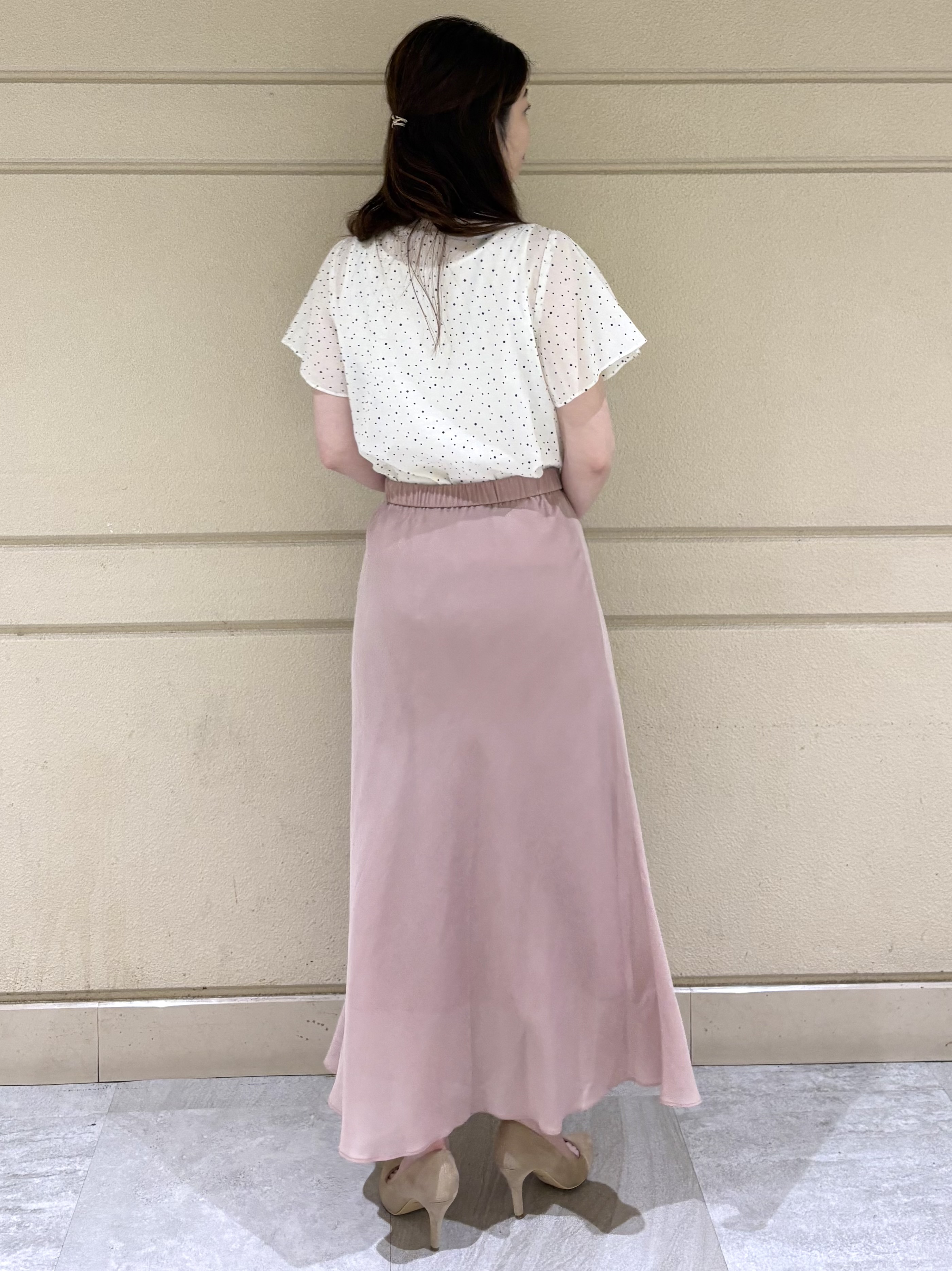 sakiさんの「COUP DE CHANCE｜【手洗い可／日本製】ドット柄フロッキープリントブラウス」を使ったコーディネート
