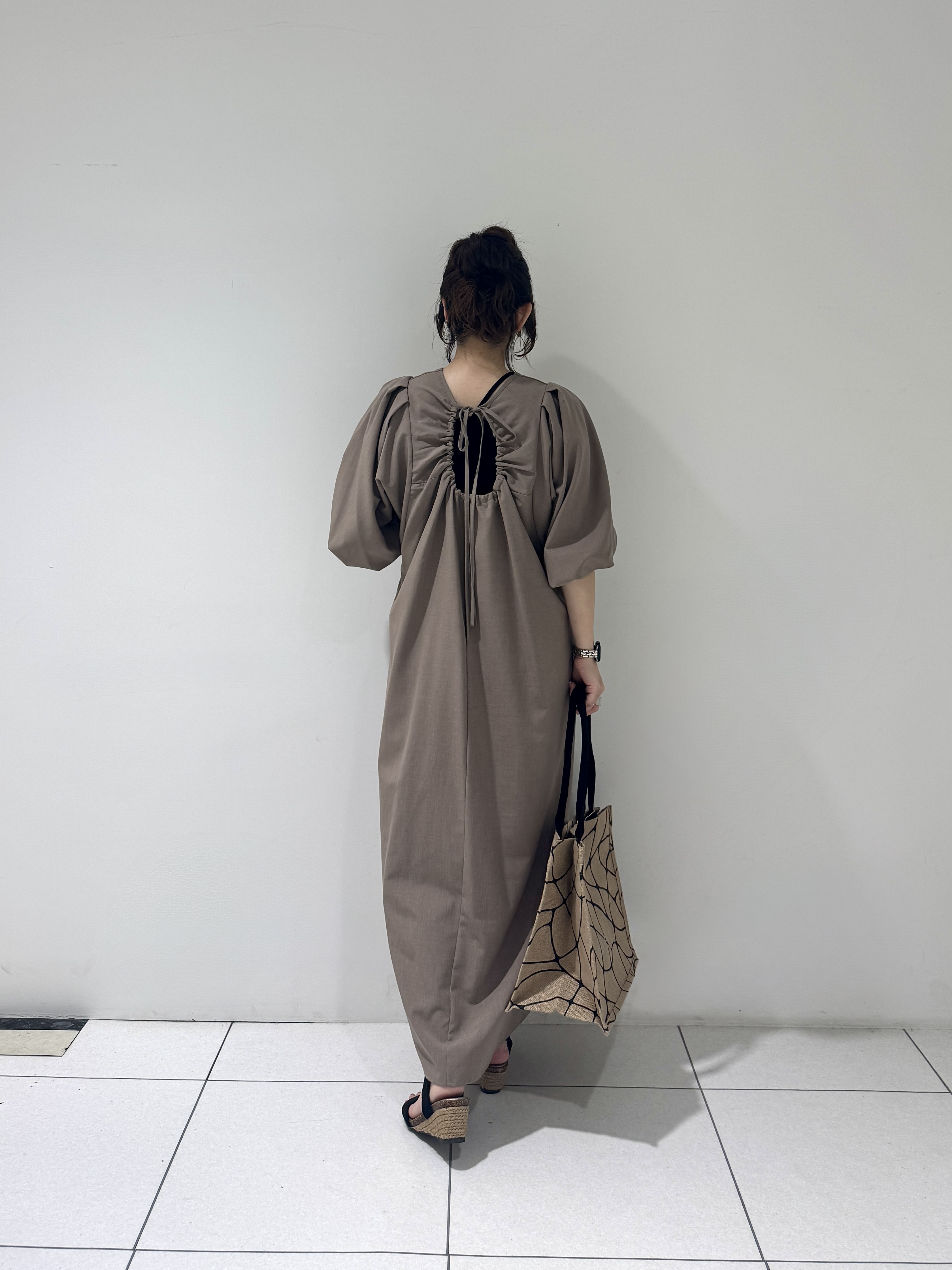 そんさんの「INDIVI｜フォルムスリーブワンピース」を使ったコーディネート