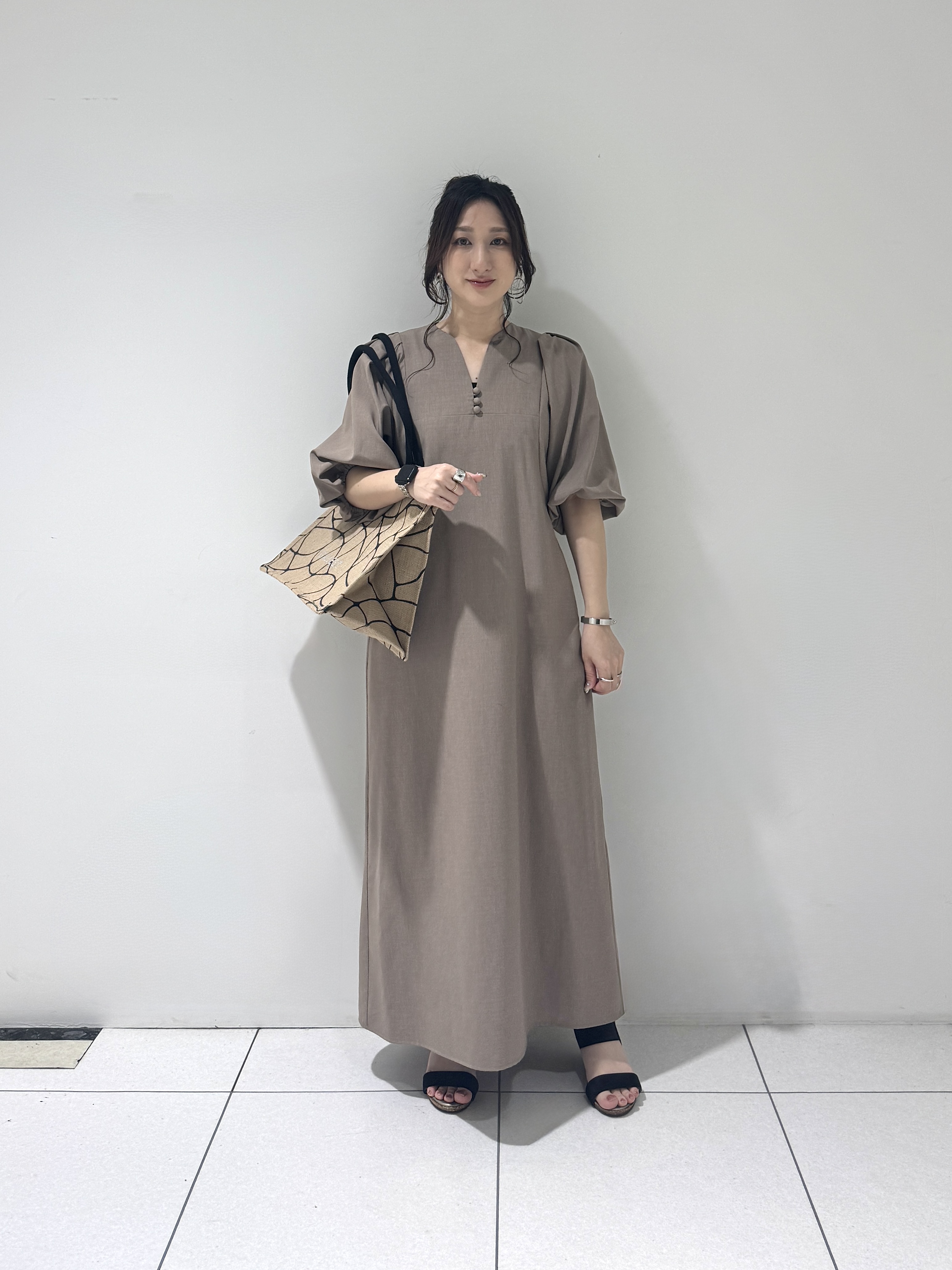 そんさんの「INDIVI｜フォルムスリーブワンピース」を使ったコーディネート