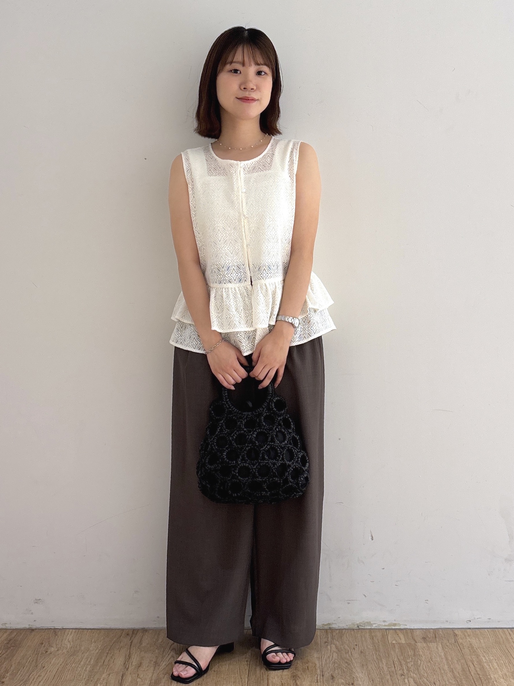 mireiさんの「OPAQUE.CLIP｜レースペプラムジレ【洗濯機OK】」を使ったコーディネート