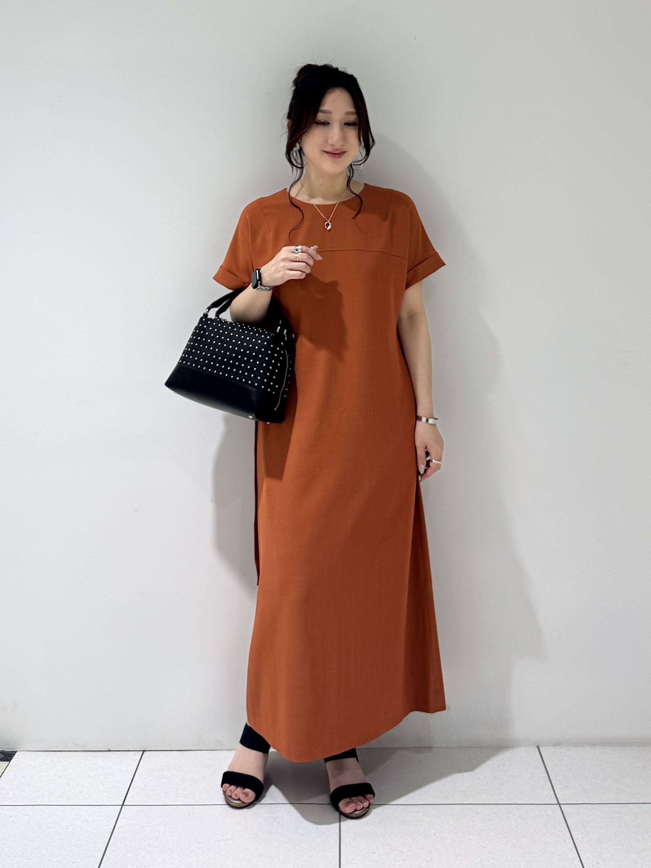 そんさんの「INDIVI｜【華奢見え】ベルト付きナローワンピース」を使ったコーディネート
