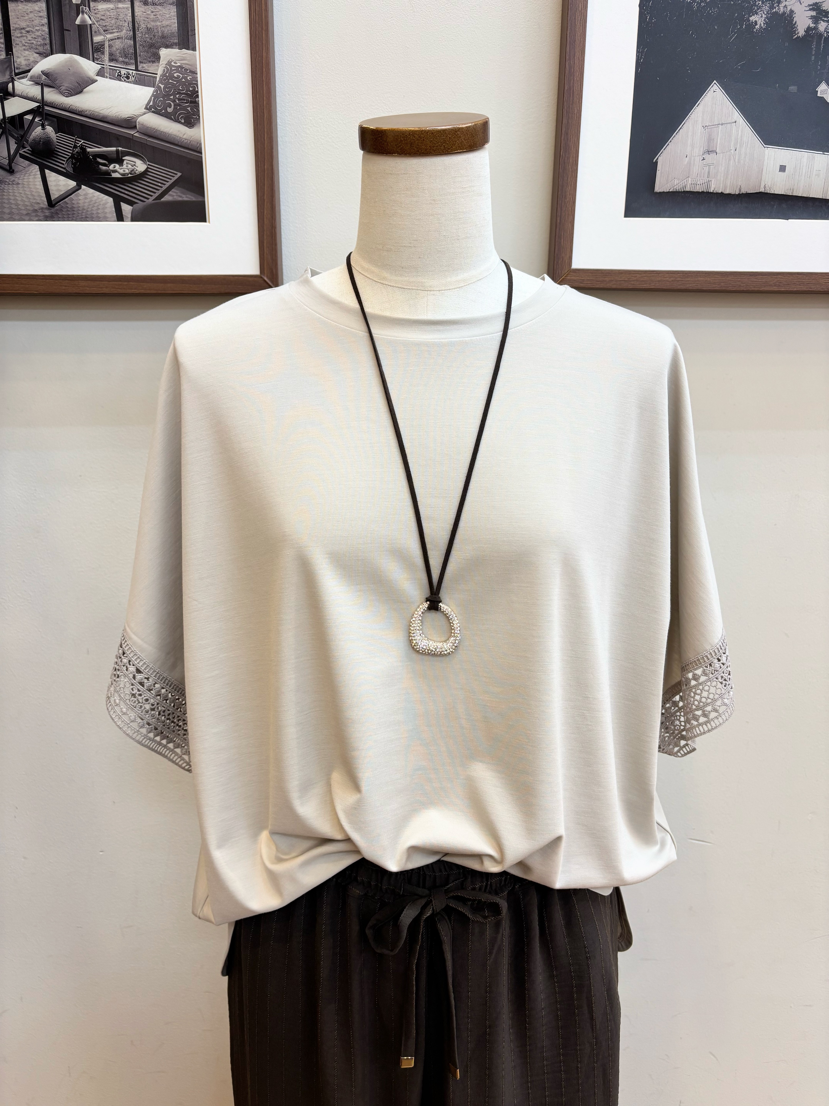 maiさんの「SHOO･LA･RUE｜【ひんやり/UV】お袖レースが上品 ゆったりとろみトップス」を使ったコーディネート