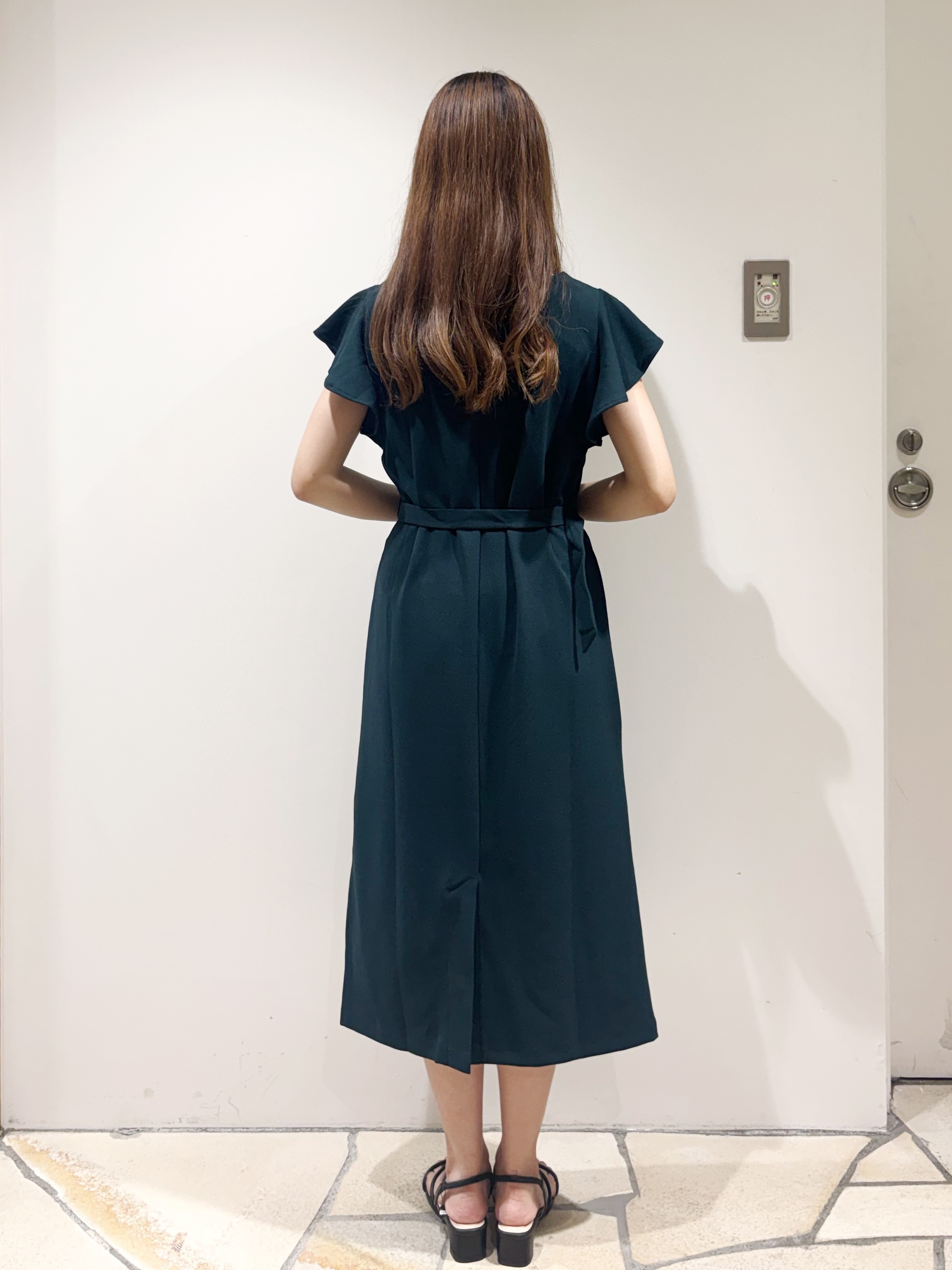 みあたんさんの「index｜【接触冷感／吸水速乾】キーネックフレアスリーブワンピース《UV／洗濯機OK／ストレッチ》」を使ったコーディネート