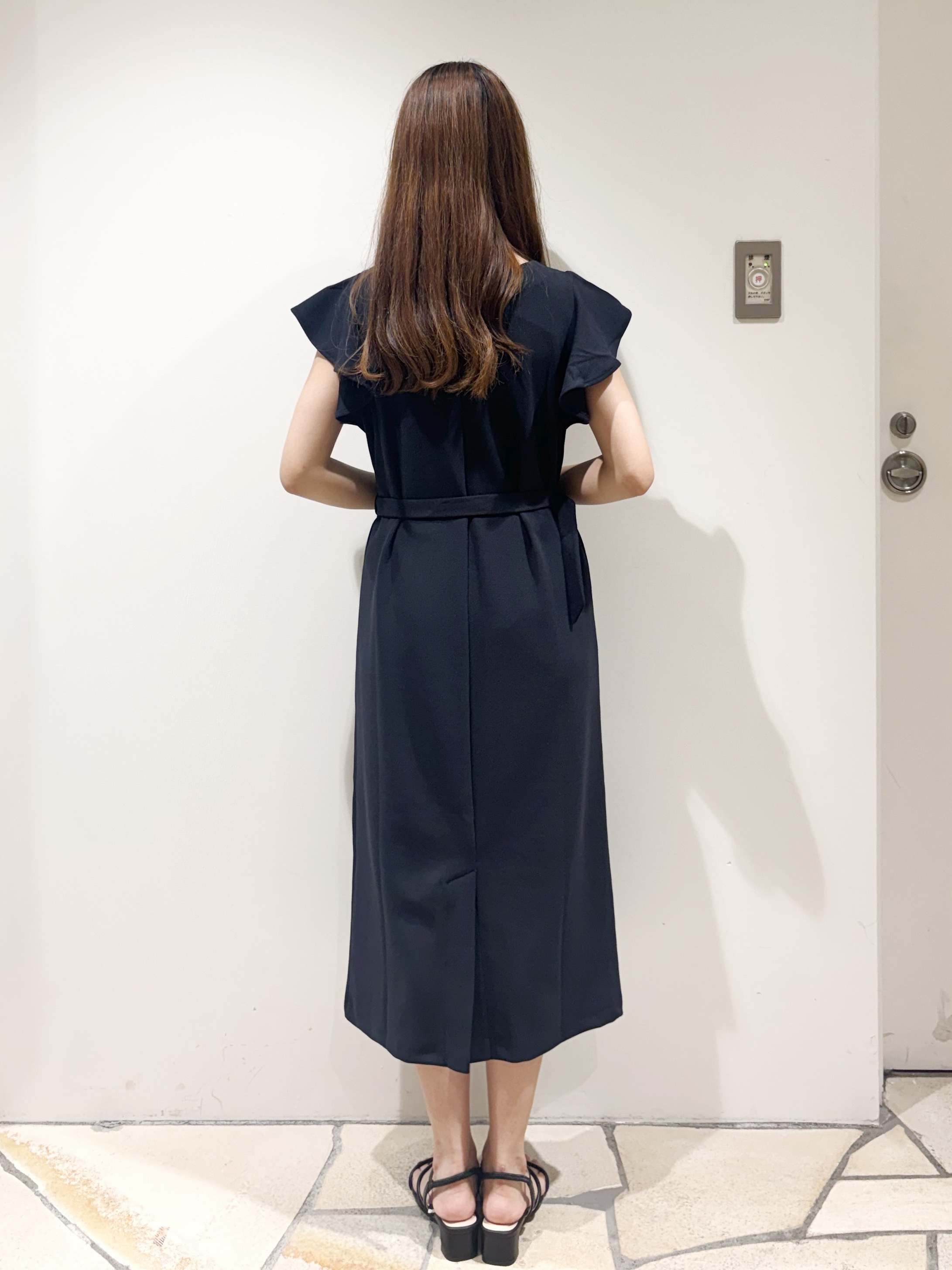 みあたんさんの「index｜【接触冷感／吸水速乾】キーネックフレアスリーブワンピース《UV／洗濯機OK／ストレッチ》」を使ったコーディネート